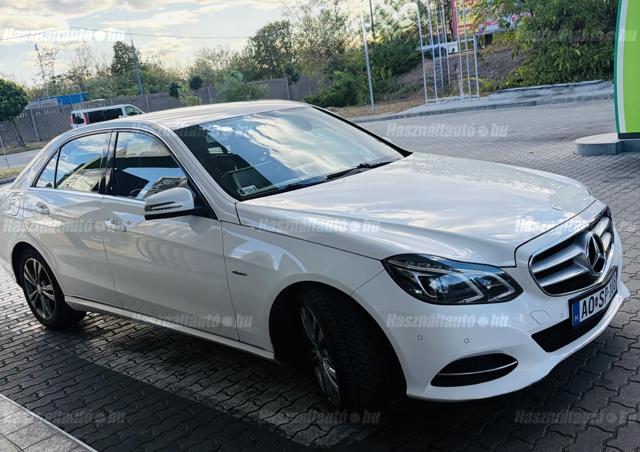 MERCEDES-BENZ E-OSZTÁLY 2016/6 - 1