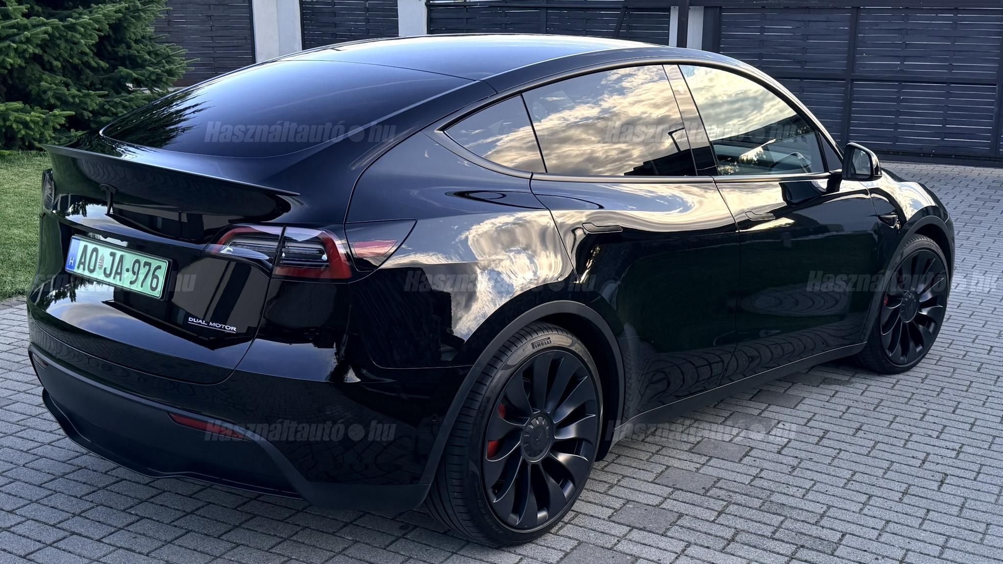 TESLA MODEL Y 2022/8 - 1