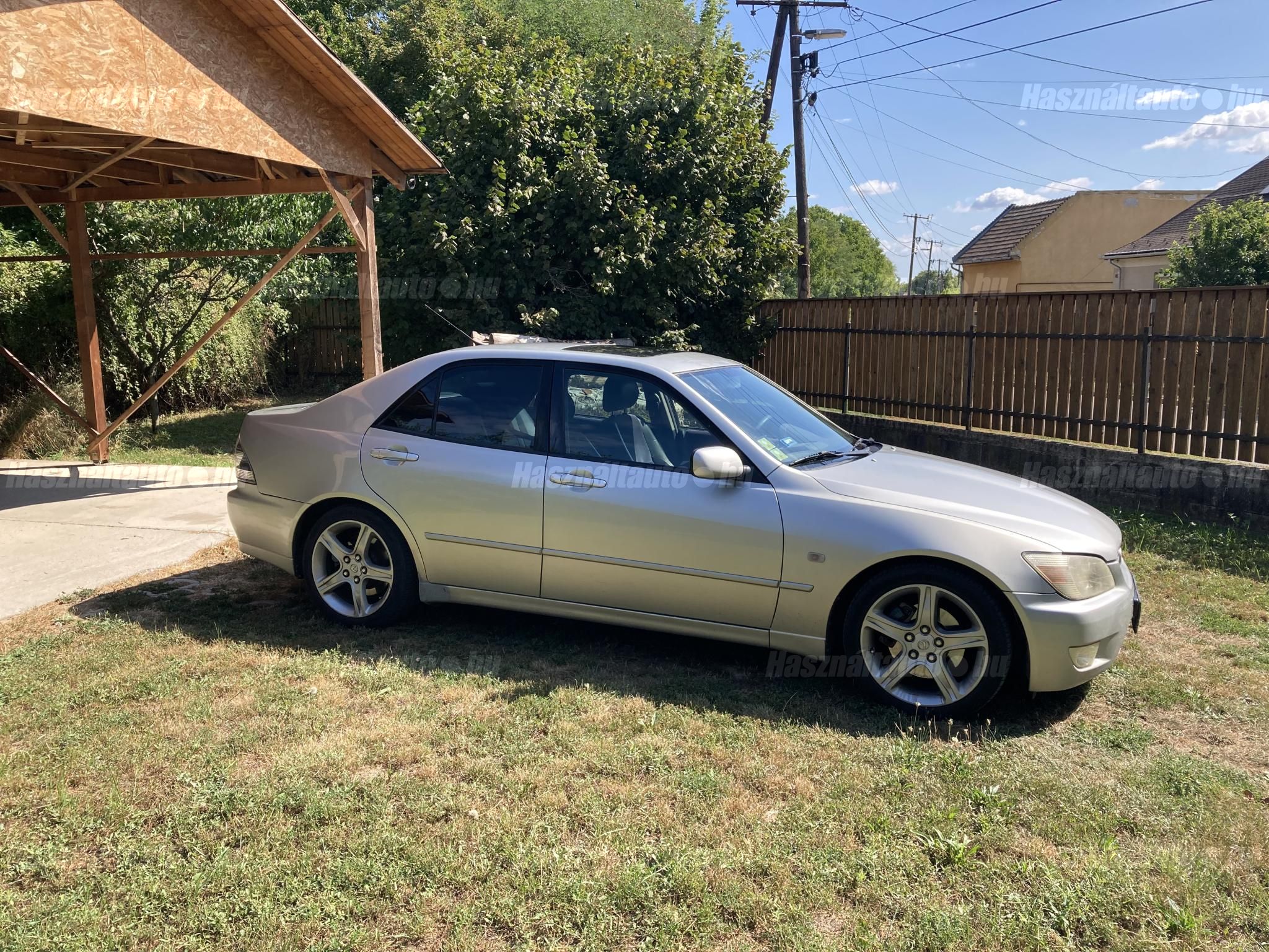 LEXUS IS 2001/6 - 1