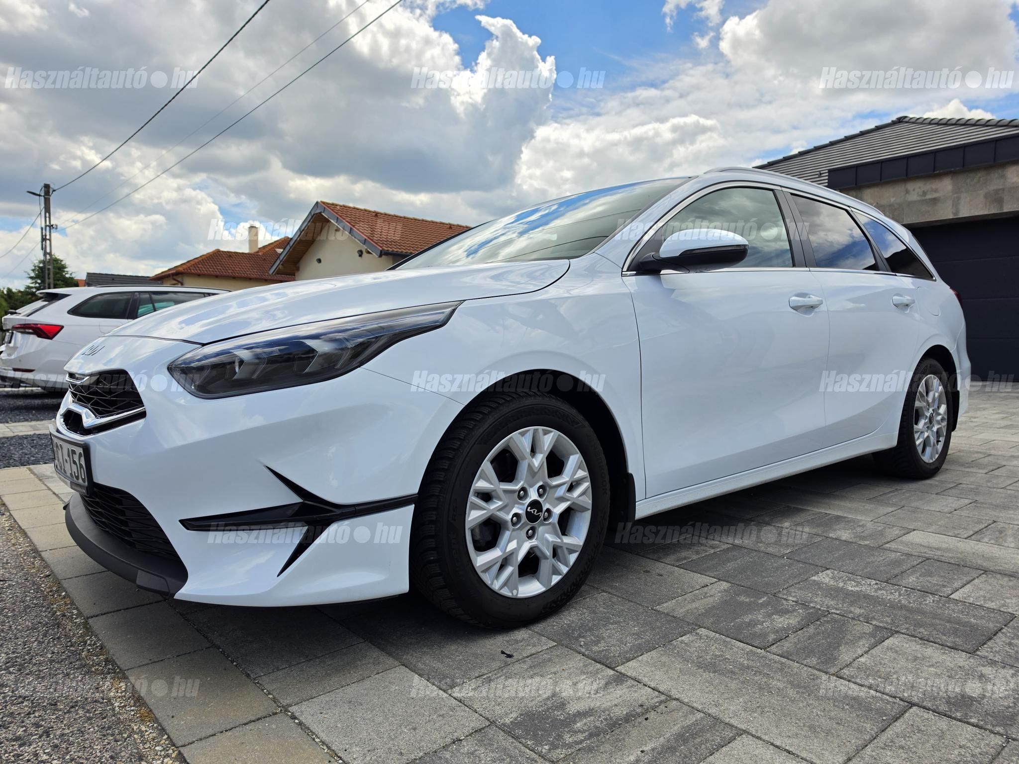 KIA CEE'D 2023/7 - 1
