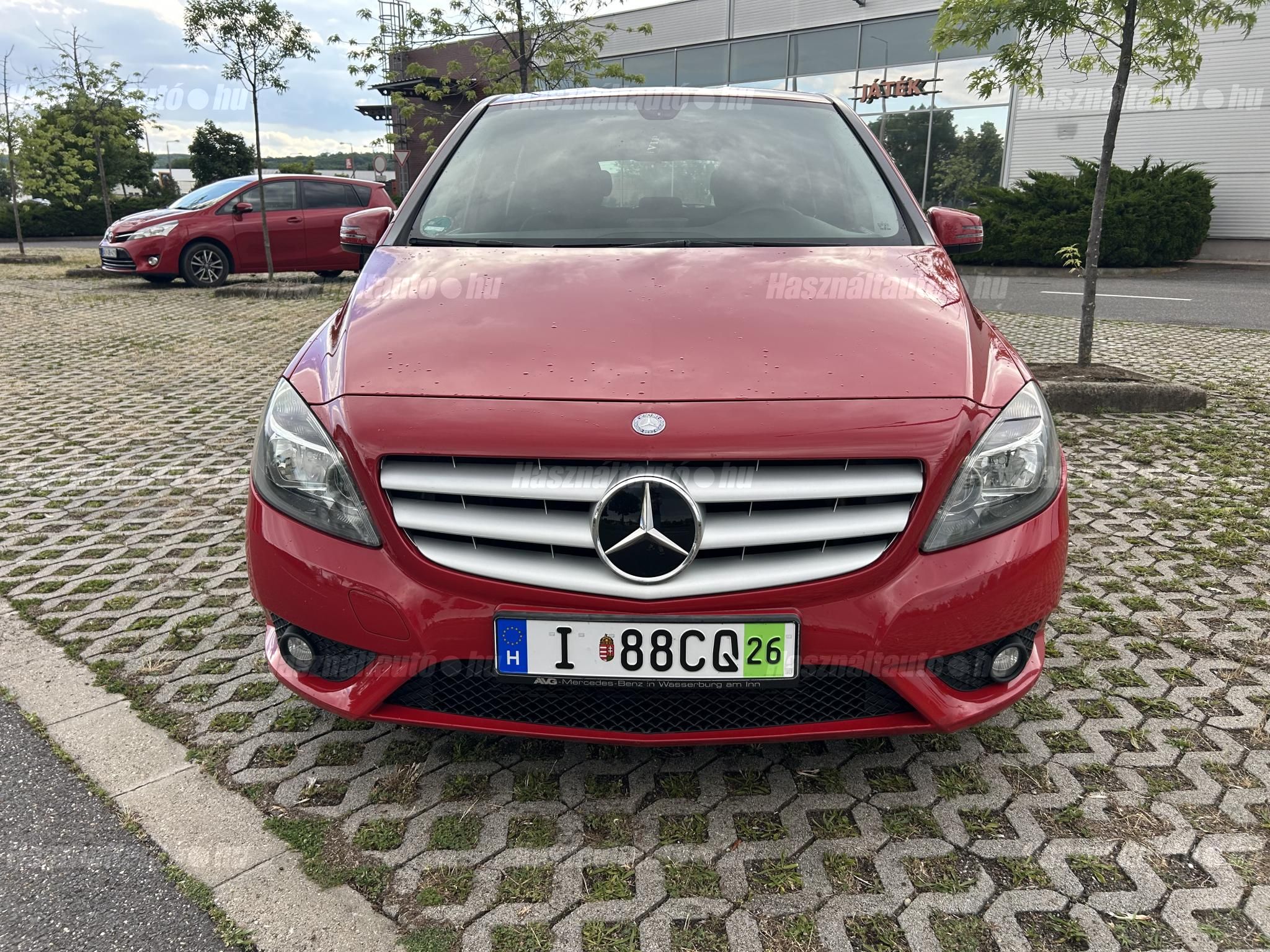 MERCEDES-BENZ B 200 2013/6 - 1