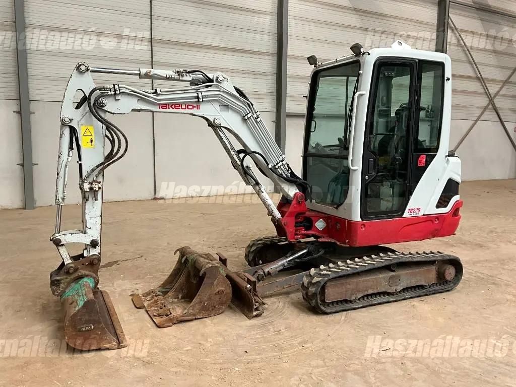 TAKEUCHI 2019 - 1