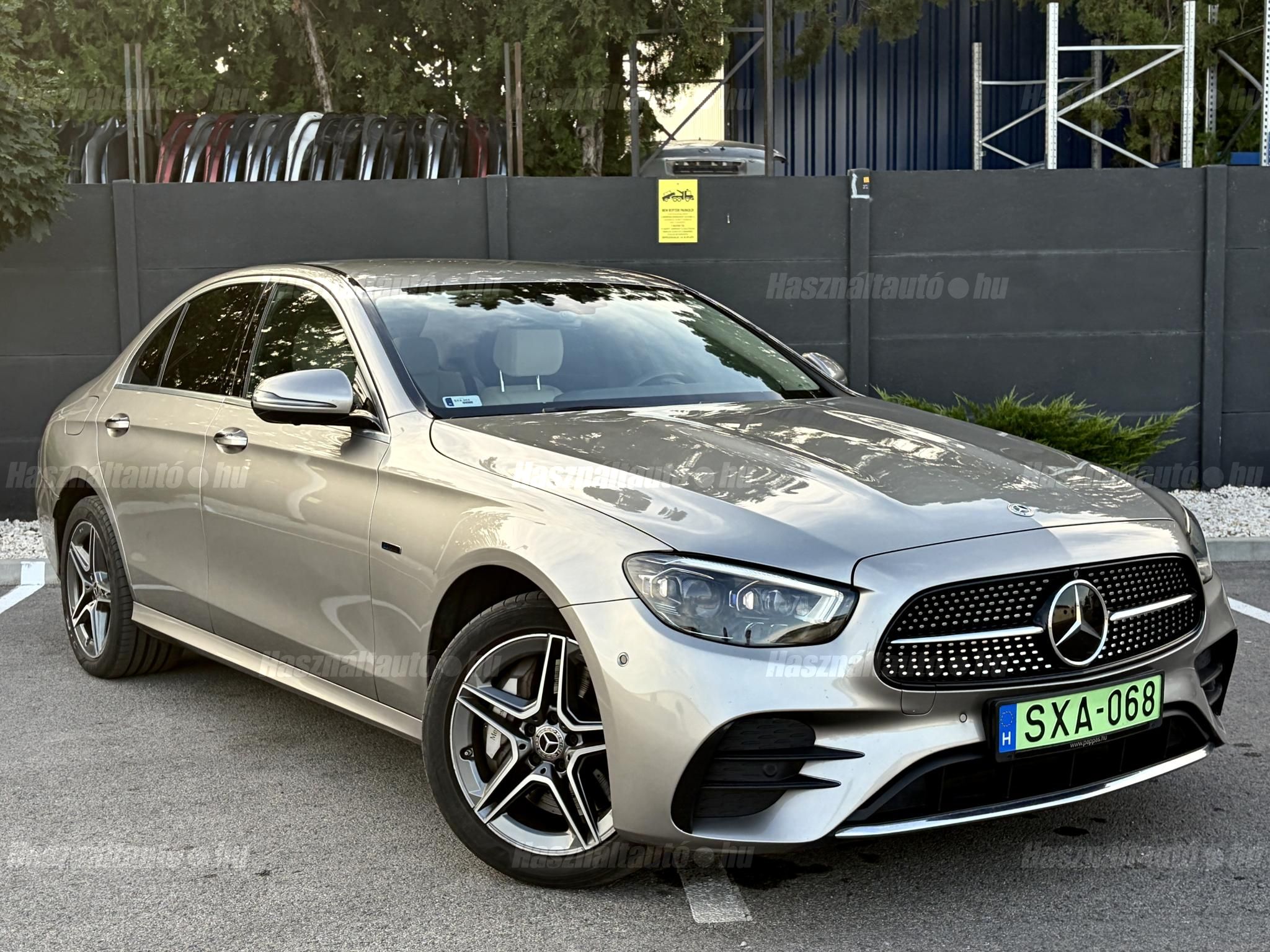 MERCEDES-BENZ E 300 2021/9 - 1
