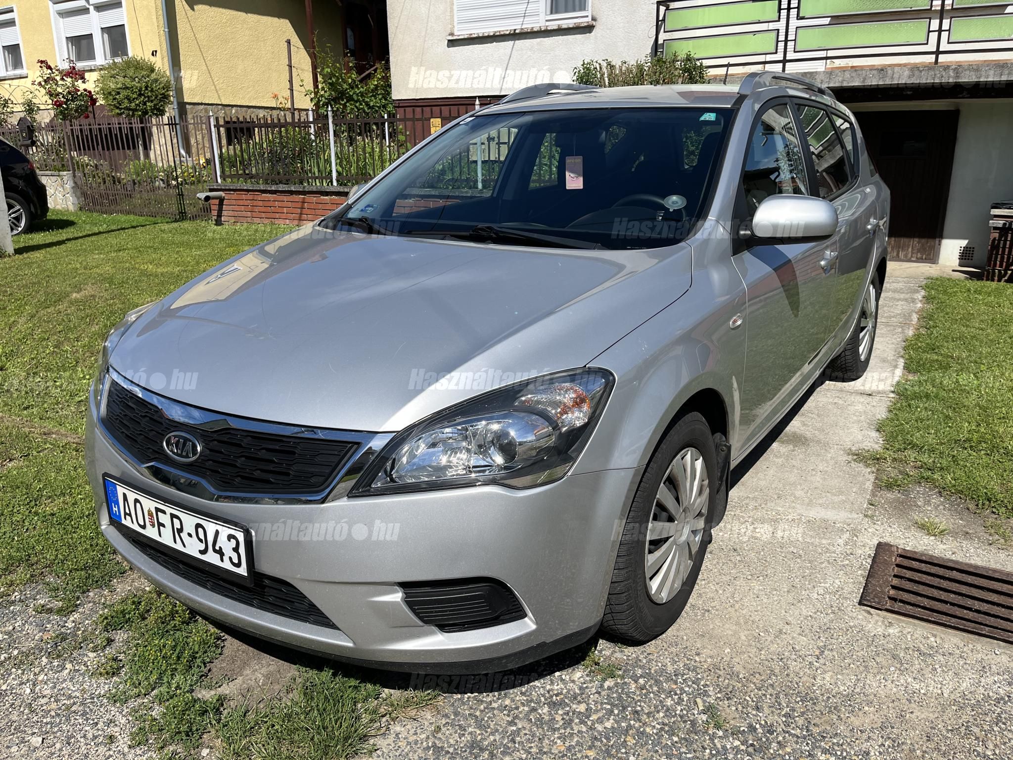KIA CEE'D 2010/10 - 1