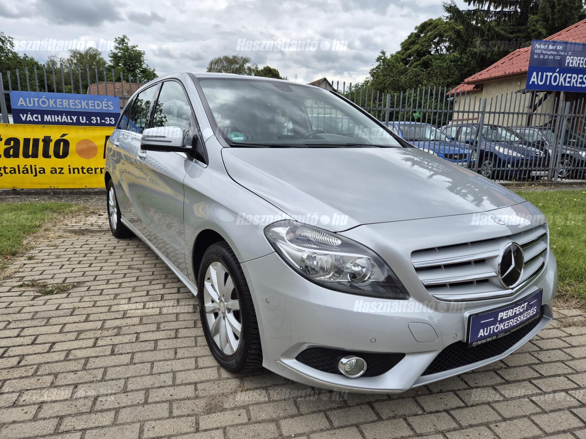 MERCEDES-BENZ B 180 2013/5 - 1