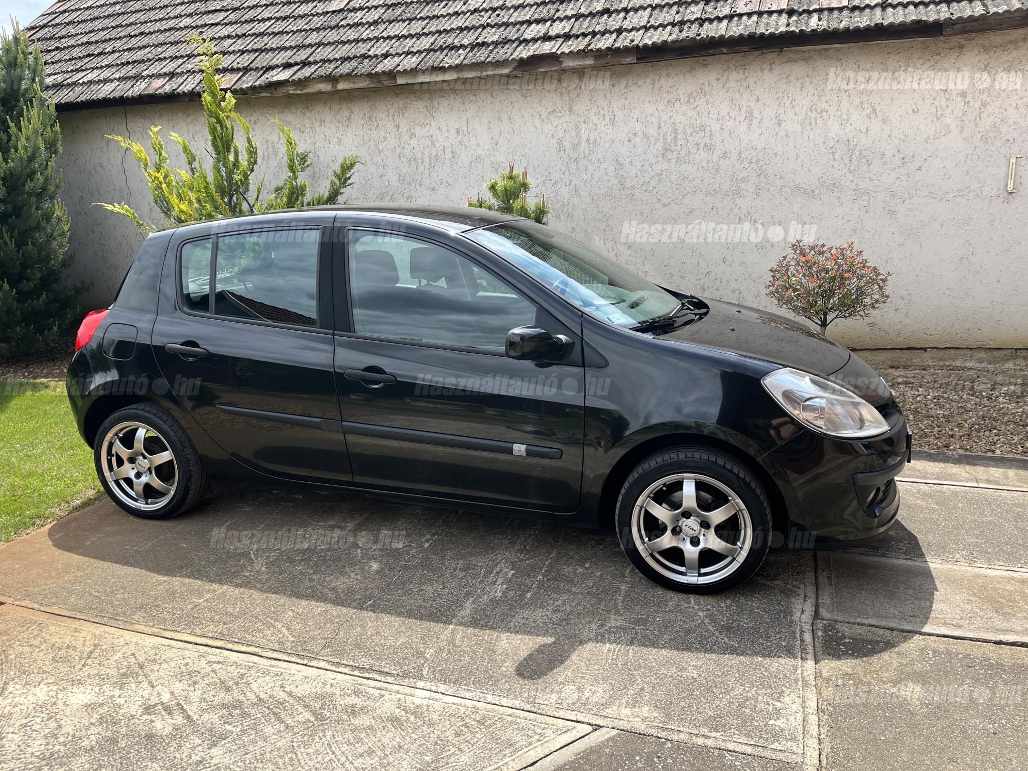 RENAULT CLIO 2006 - 1