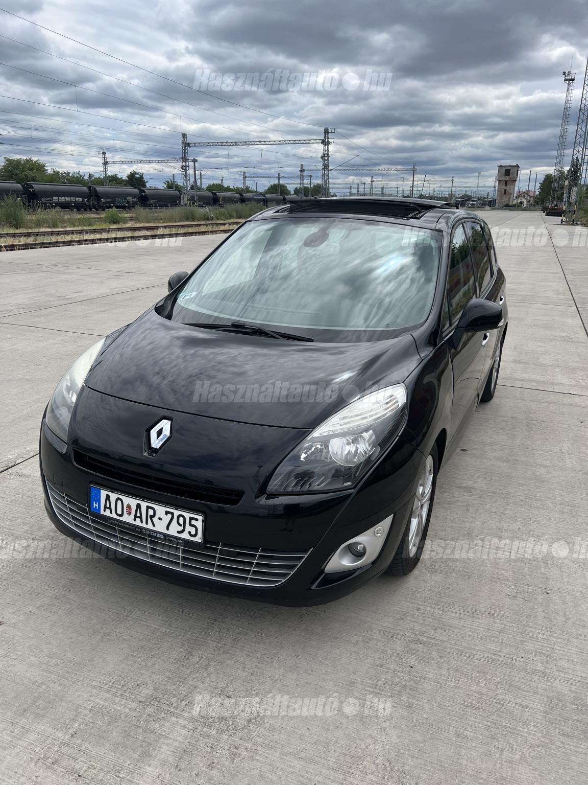 RENAULT GRAND SCENIC 2010/11 - 1
