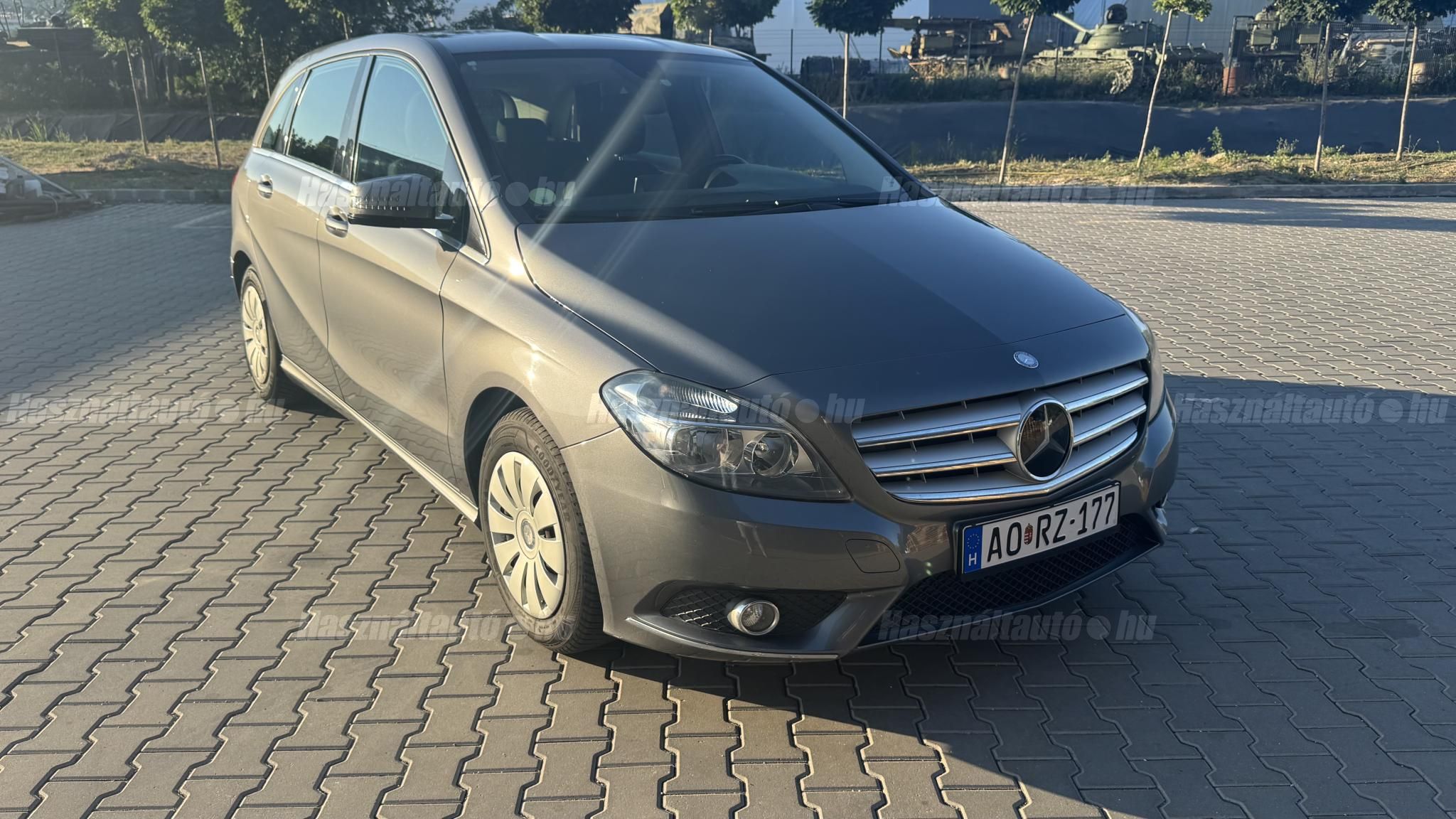 MERCEDES-BENZ B 180 2012/11 - 1