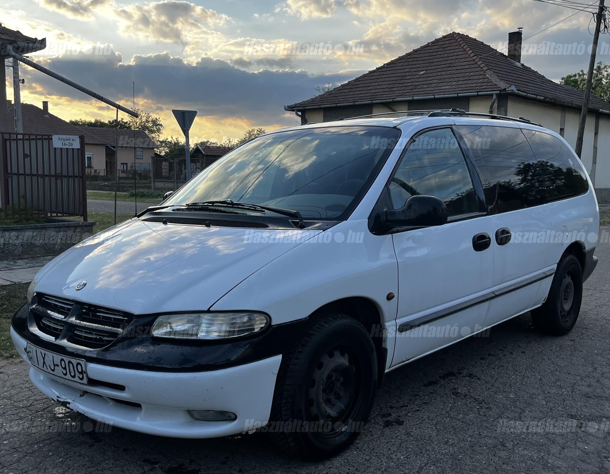CHRYSLER VOYAGER 2000 - 1