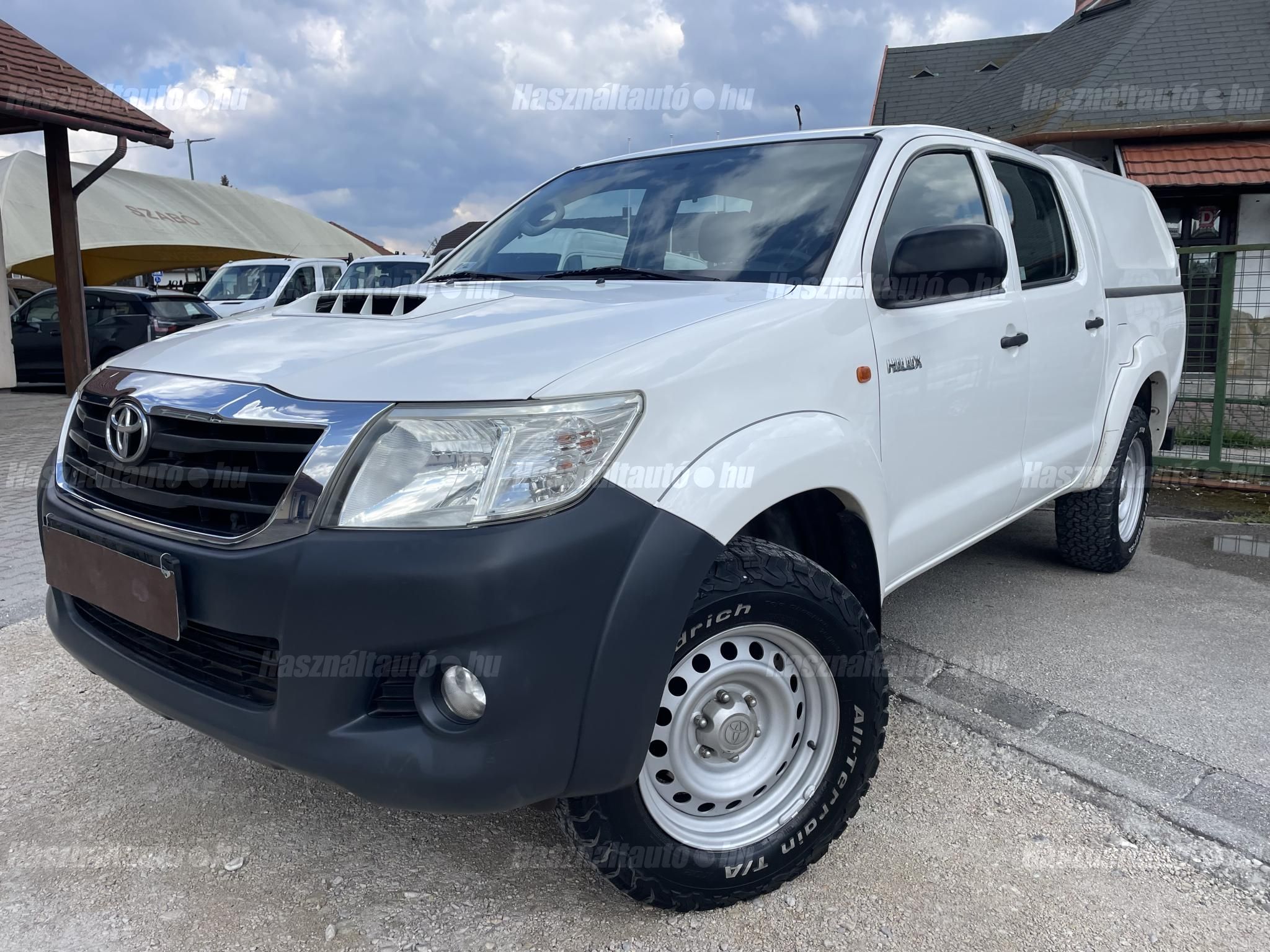 TOYOTA HILUX 2015/6 - 1