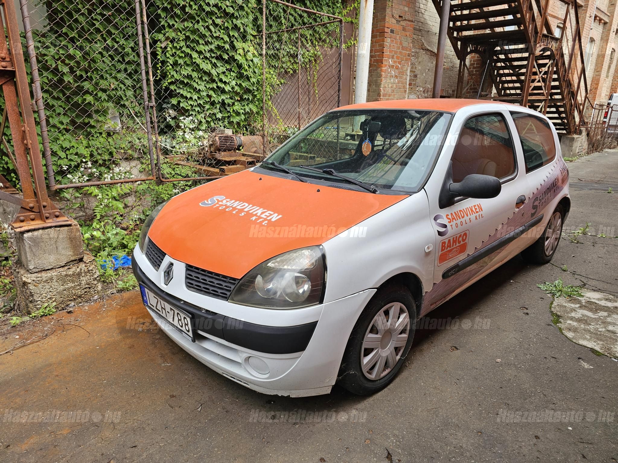 RENAULT CLIO 2004/6 - 1