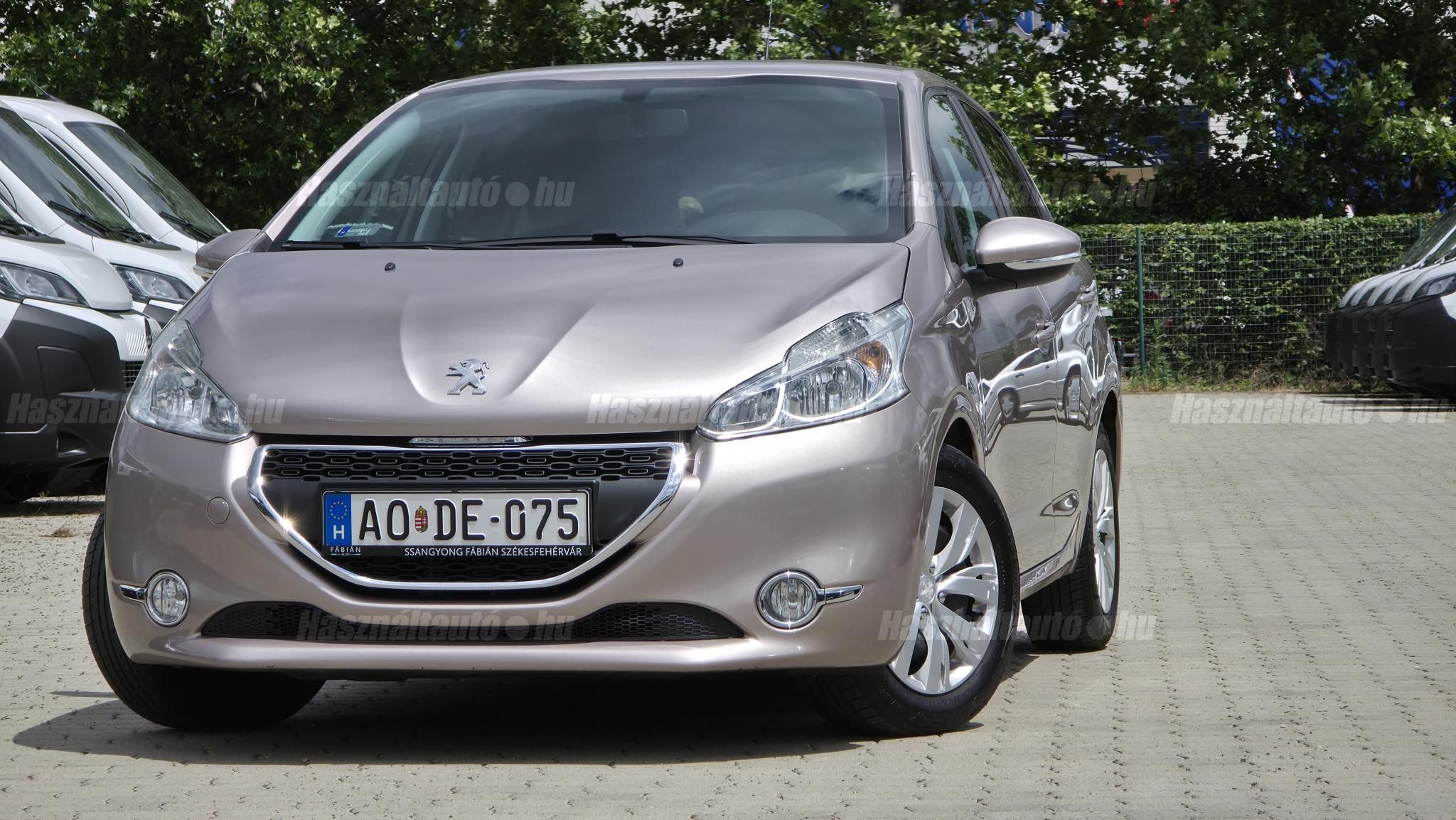 PEUGEOT 208 2012/4 - 1