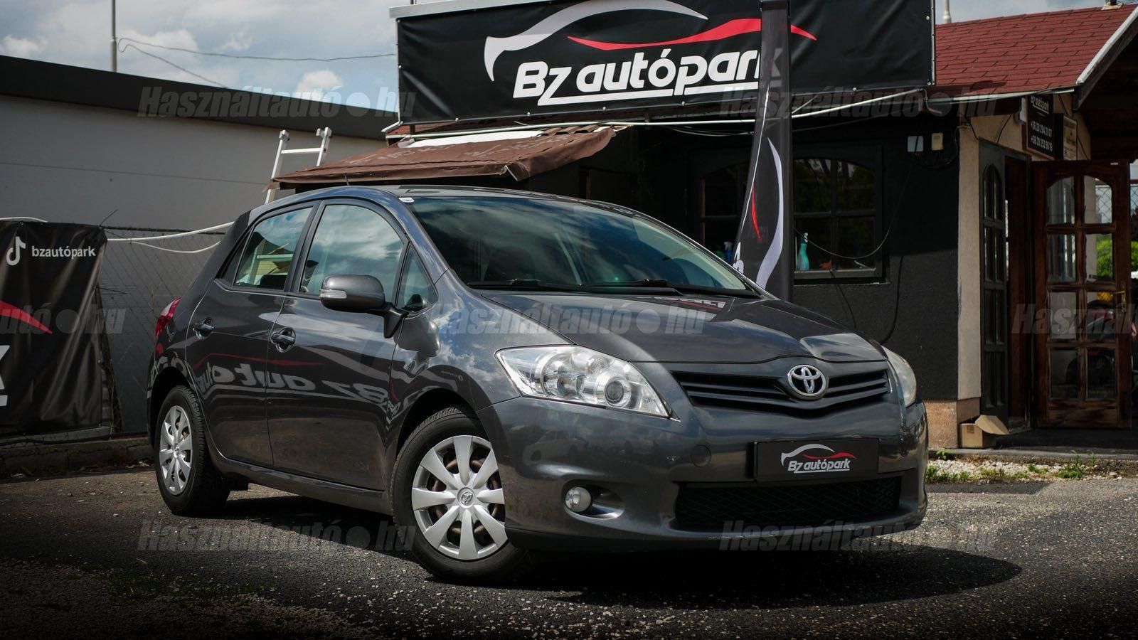 TOYOTA AURIS 2012/10 - 1