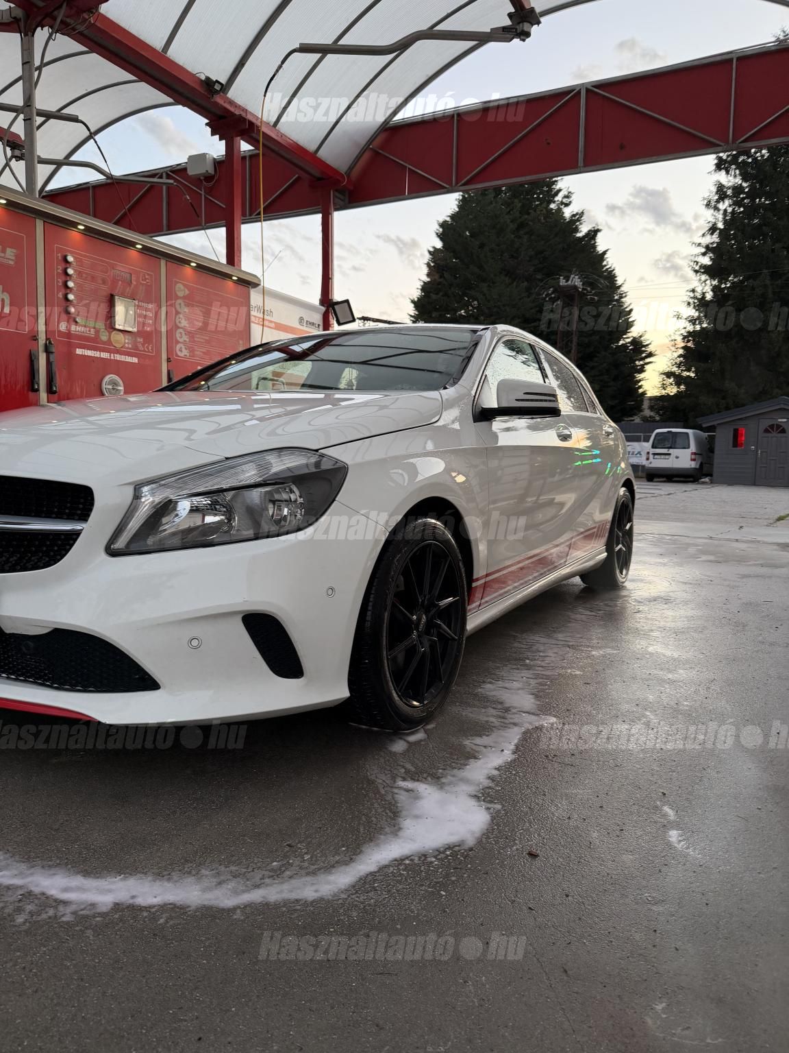 MERCEDES-BENZ A 200 2016/6 - 1