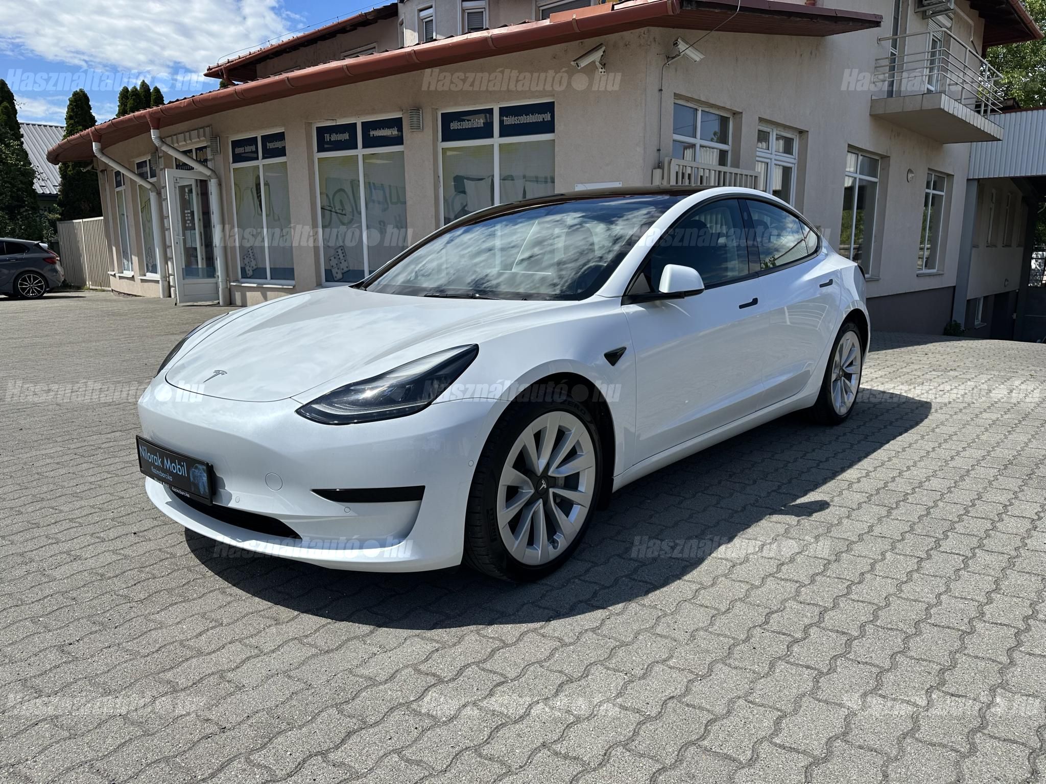 TESLA MODEL 3 2022/3 - 1