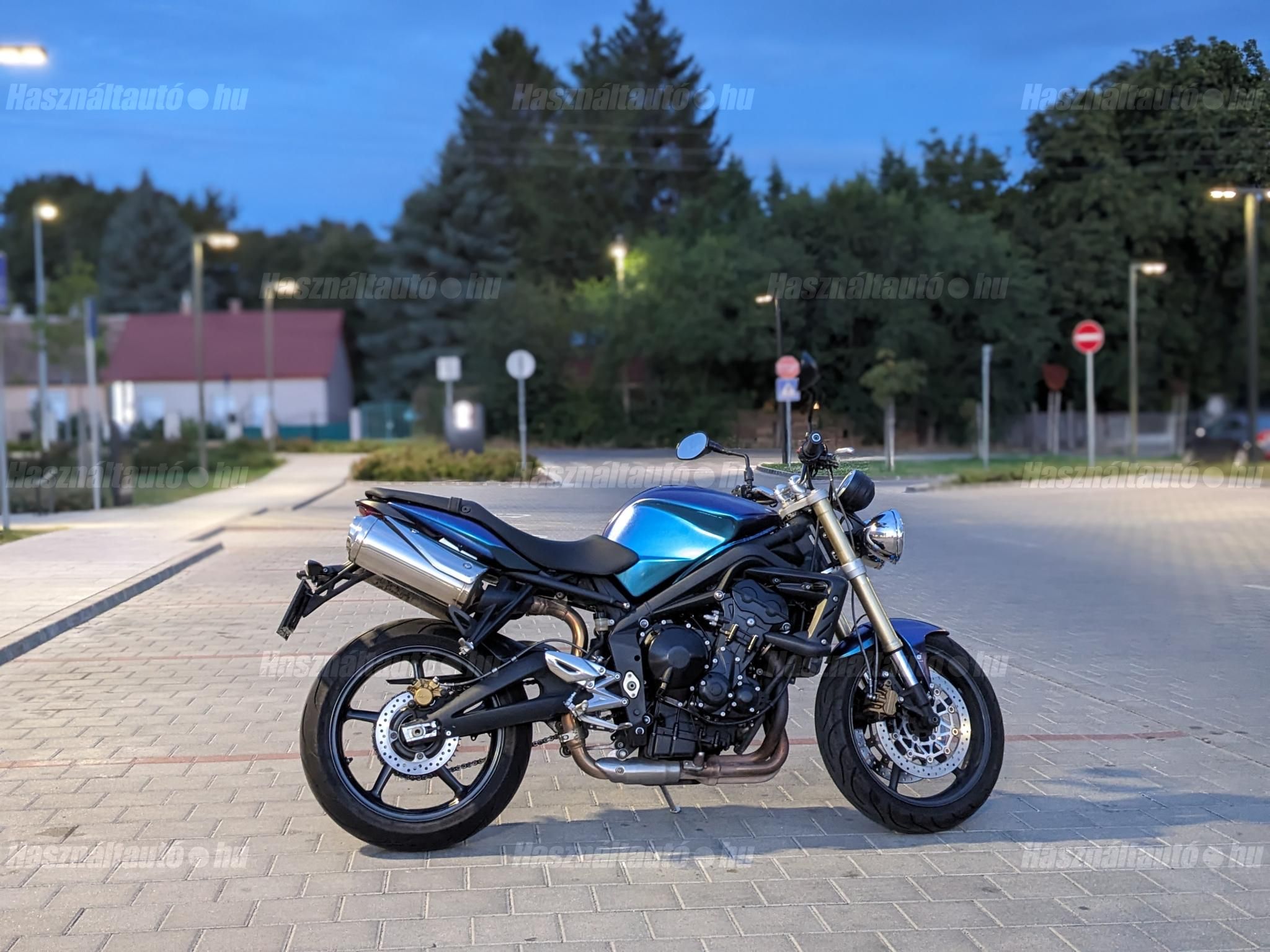TRIUMPH STREET TRIPLE 675 2010/3 - 1