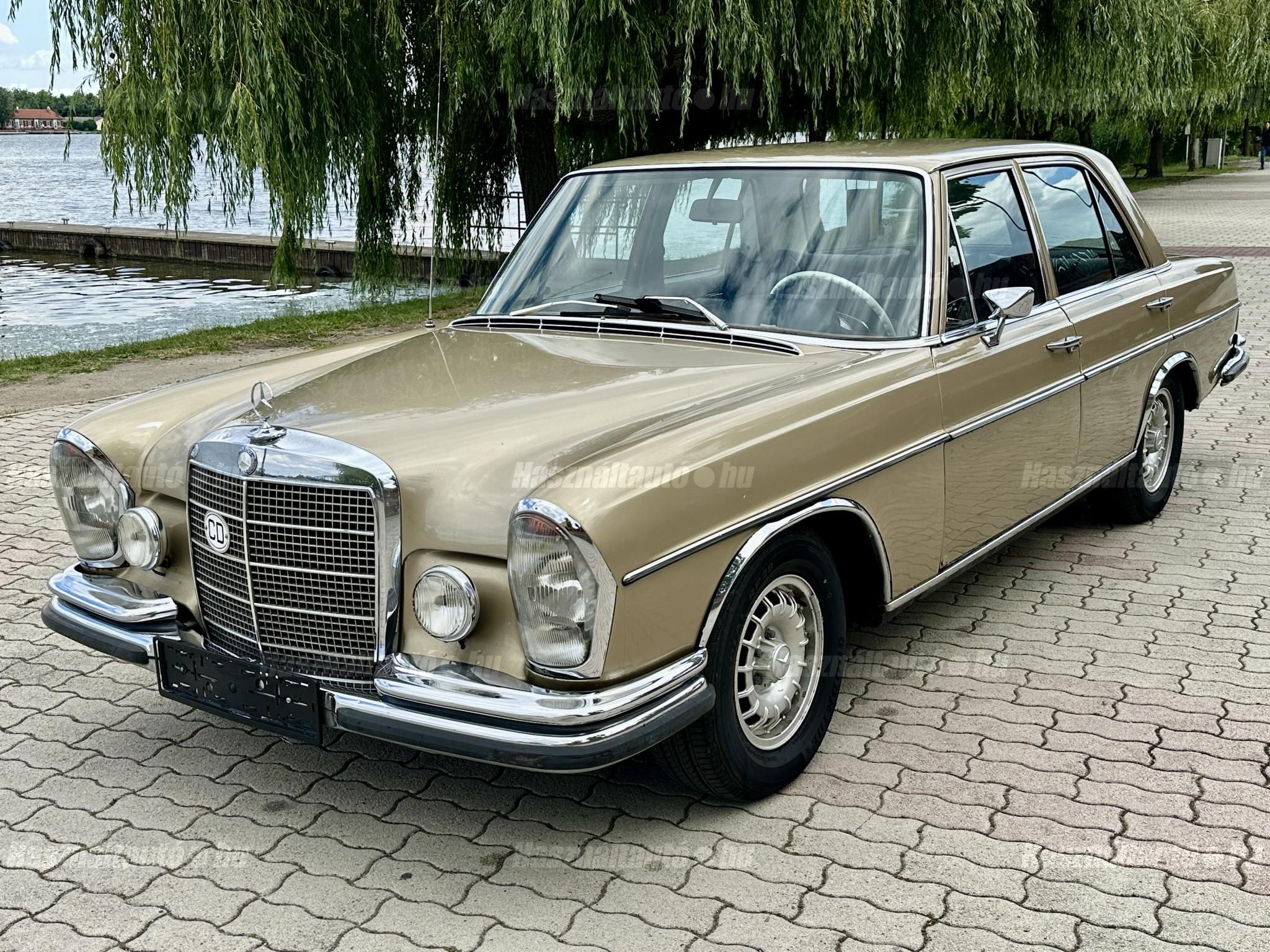 MERCEDES-BENZ 280 1971/2 - 1