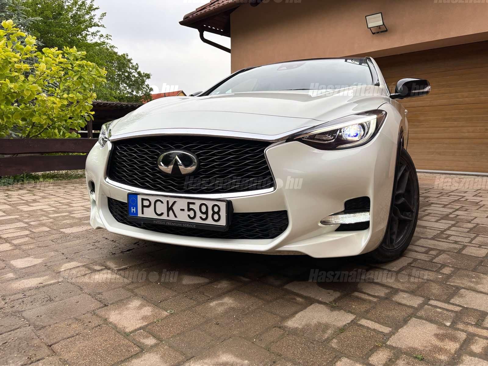 INFINITI Q30 2016 - 1