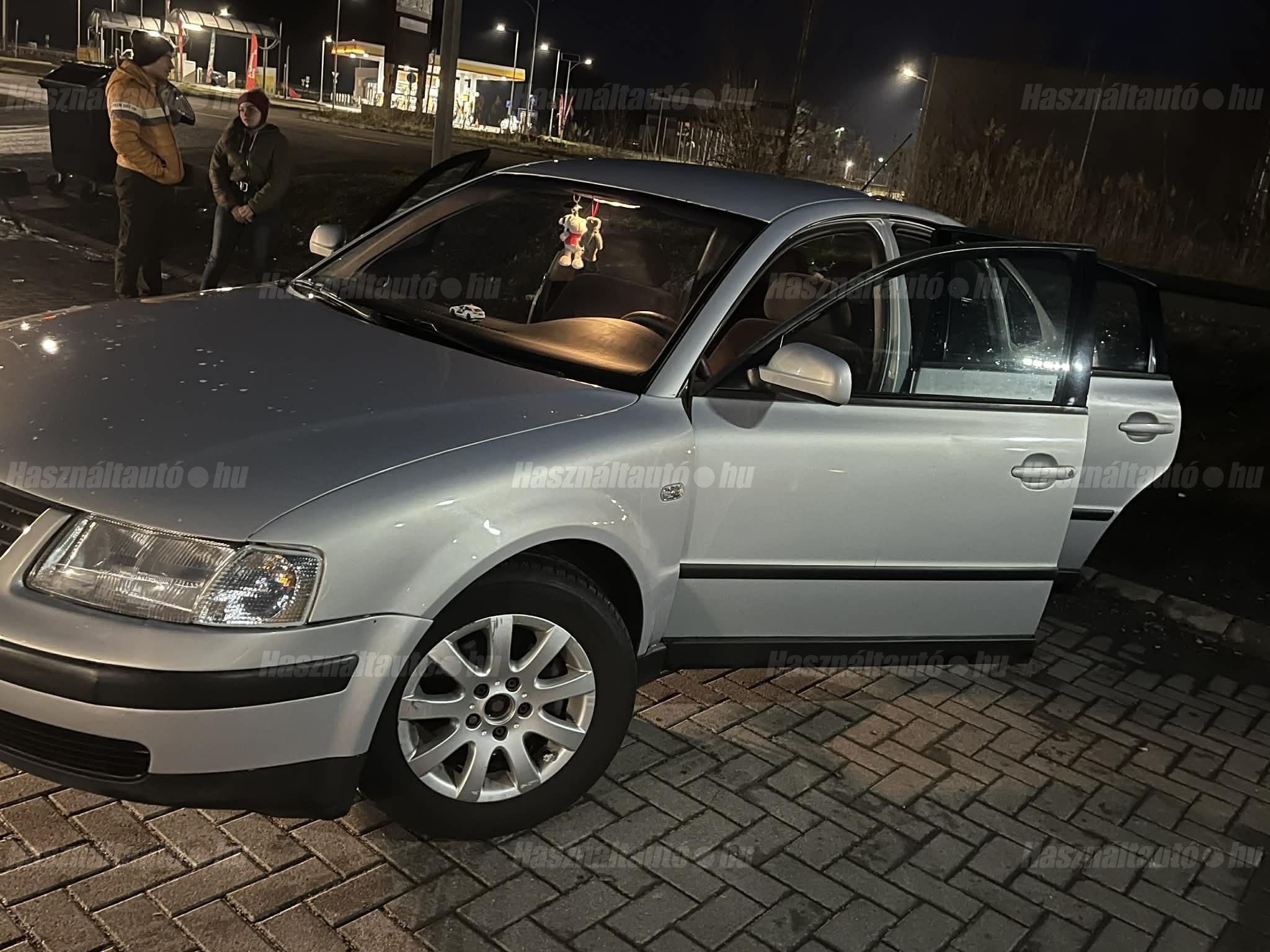 VOLKSWAGEN PASSAT IX 1999/11 - 1
