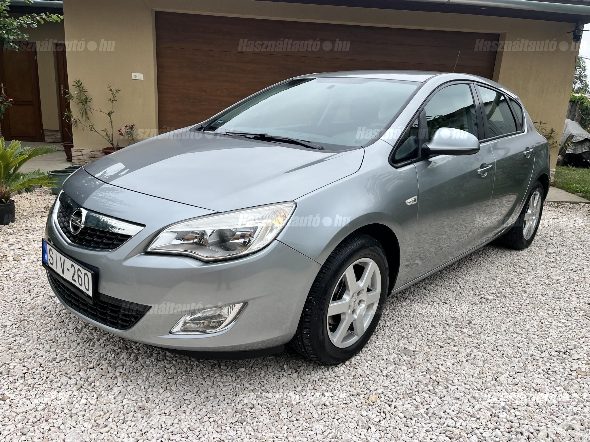 OPEL ASTRA J 2010 - 1