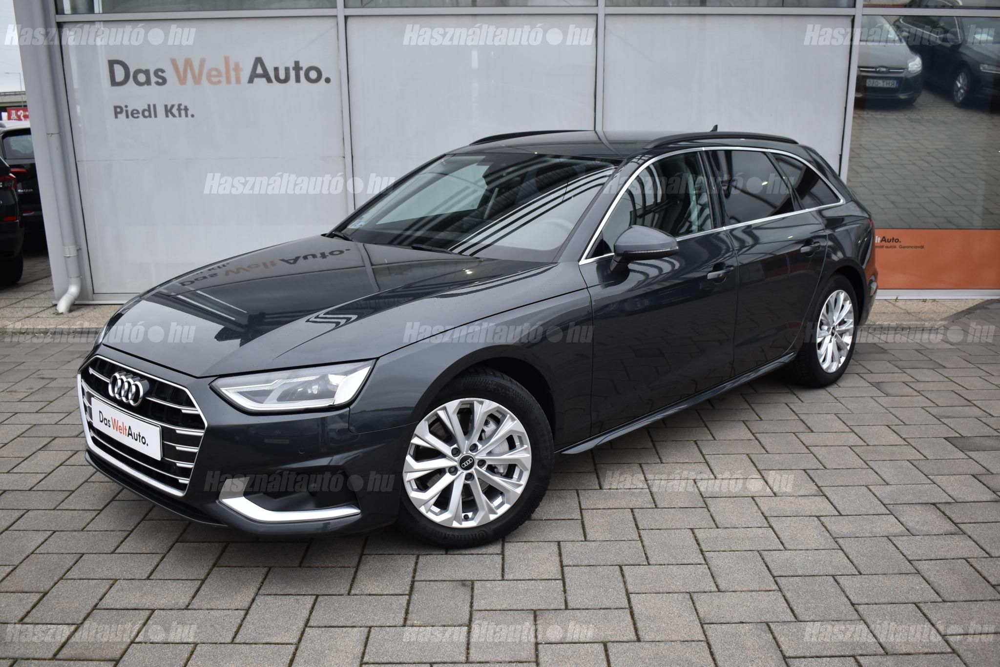 AUDI A4 2022/6 - 1