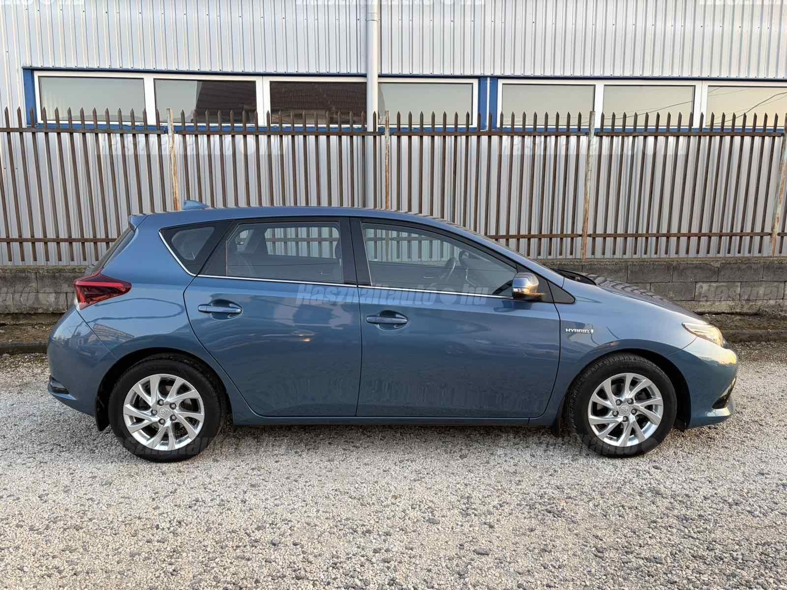 TOYOTA AURIS 2016/7 - 1