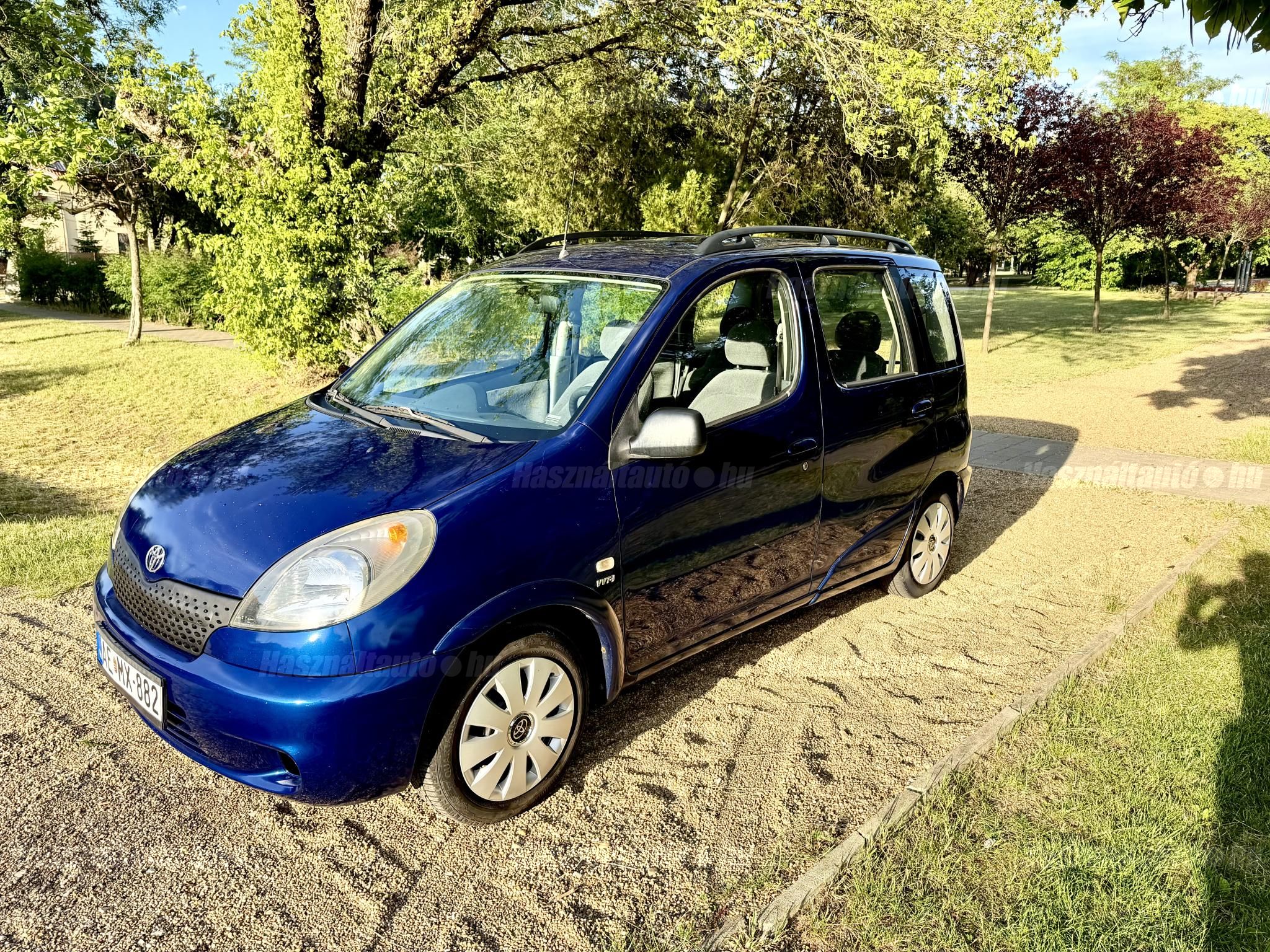 TOYOTA YARIS VERSO 2002/8 - 1