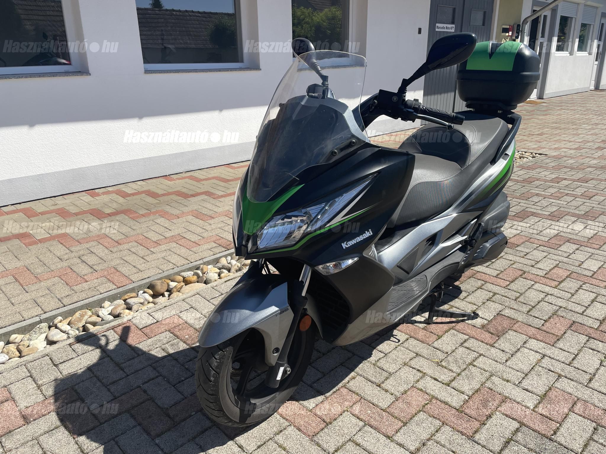KAWASAKI J 300 2017/6 - 1
