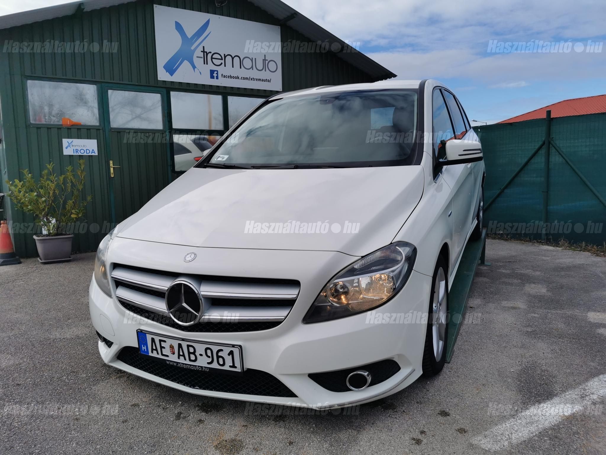 MERCEDES-BENZ B 180 2012/4 - 1