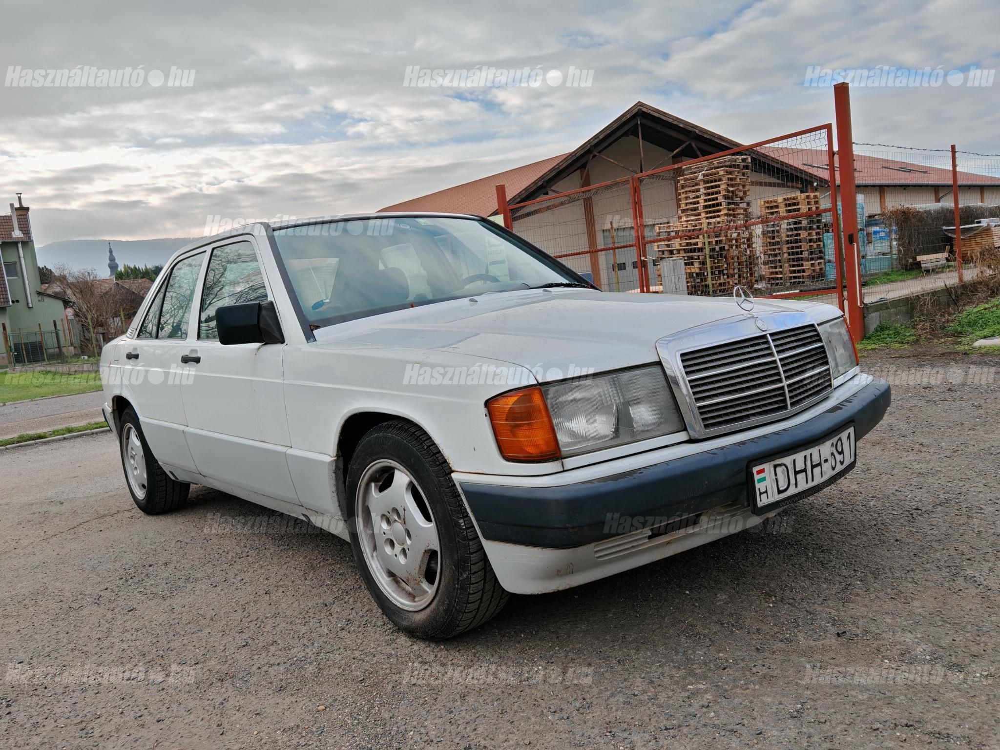 MERCEDES-BENZ 190 1990/12 - 1