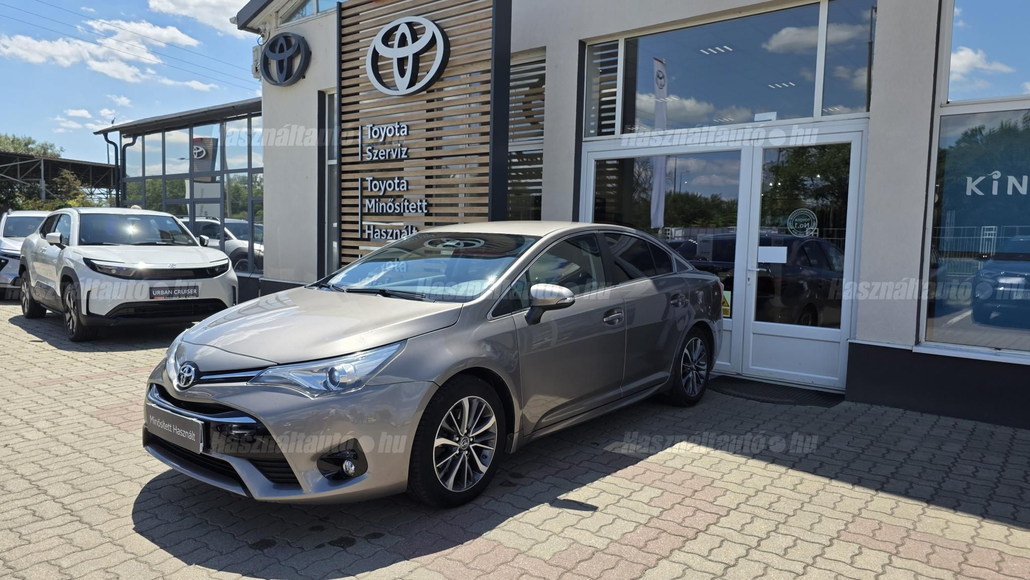 TOYOTA AVENSIS 2016/9 - 1