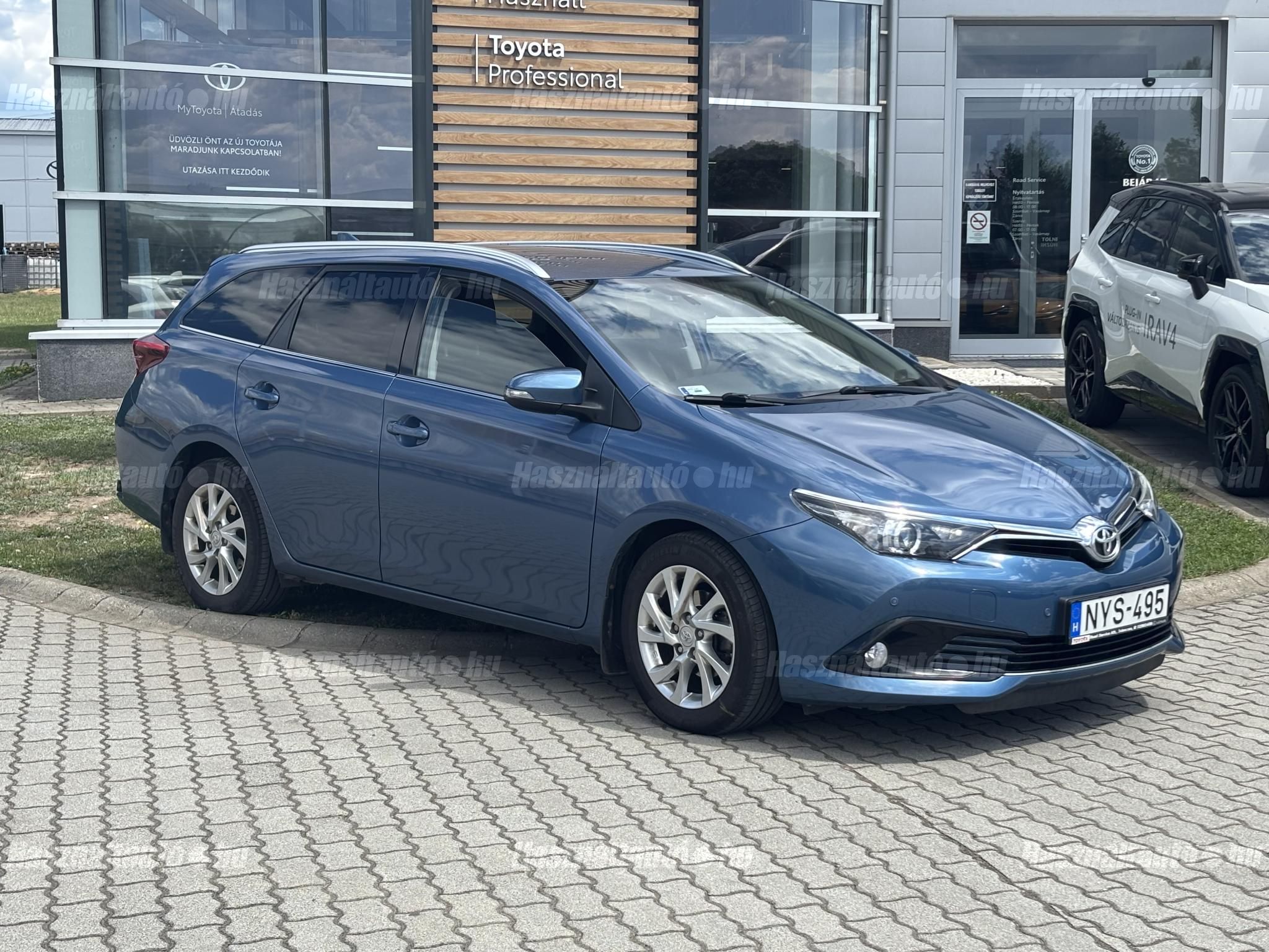 TOYOTA AURIS 2016/12 - 1