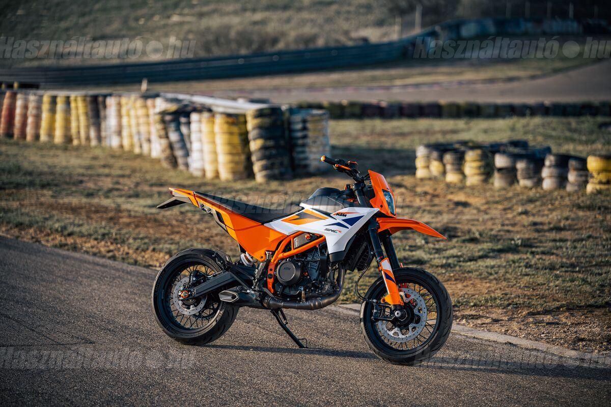 KTM 390 SMC R 2026 - 1