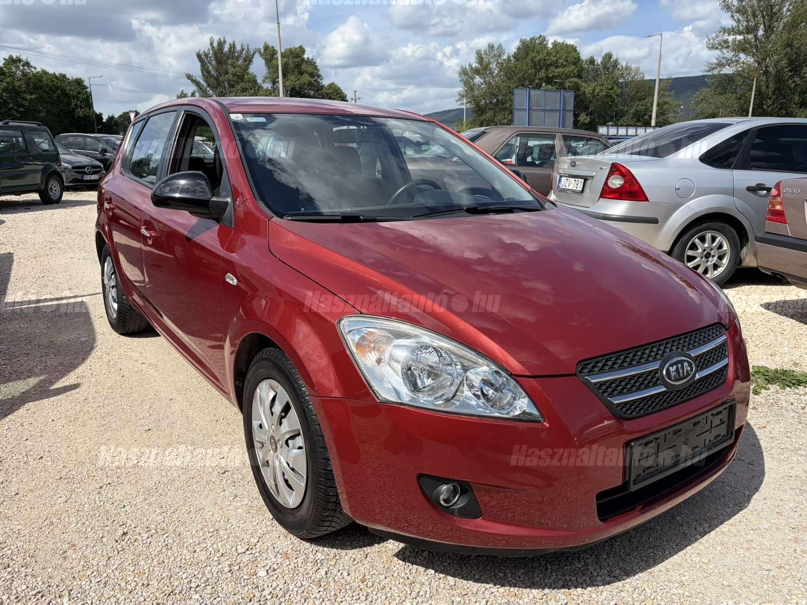 KIA CEE'D 2008/6 - 1