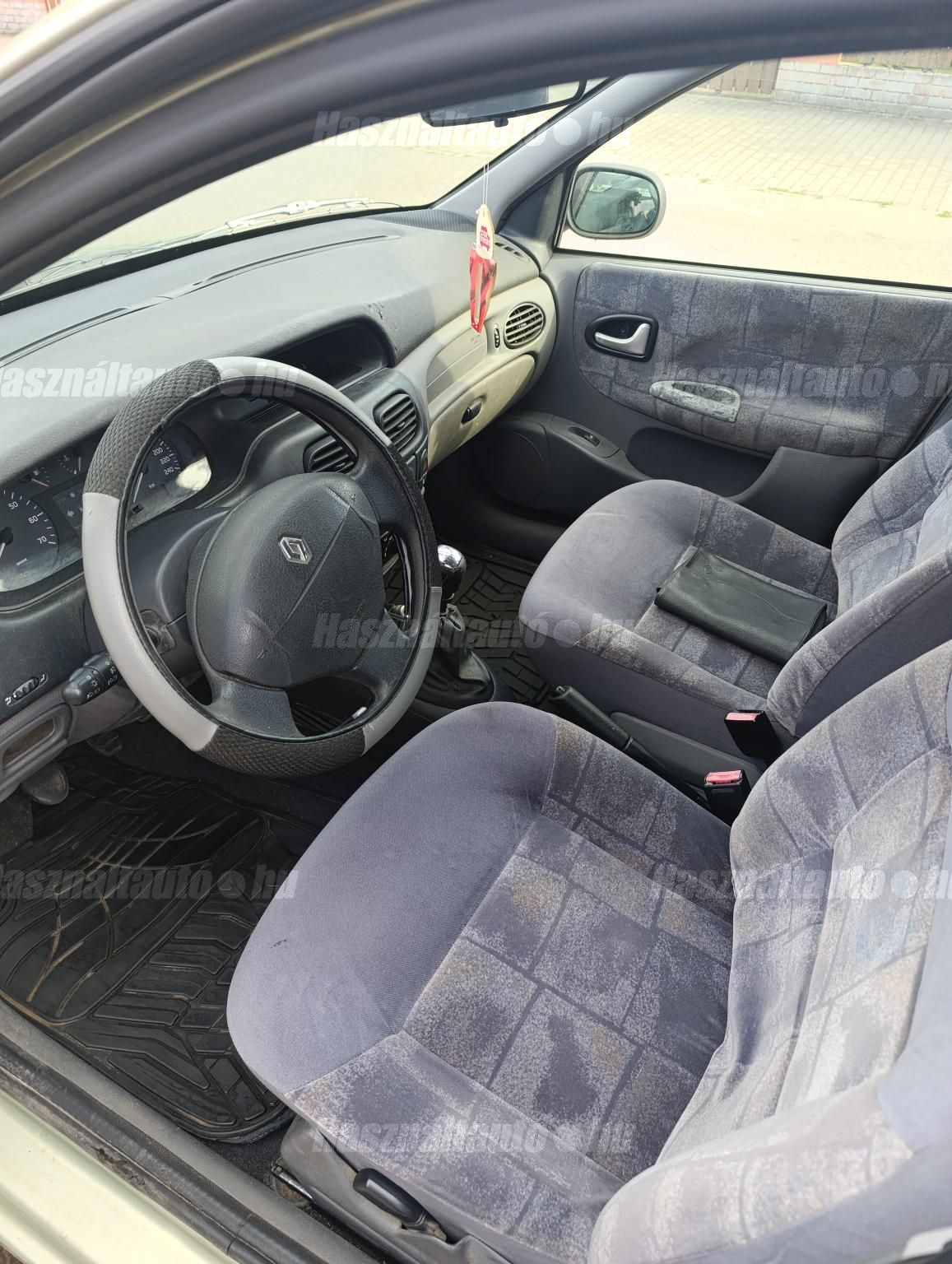 RENAULT MEGANE 2000/11 - 1
