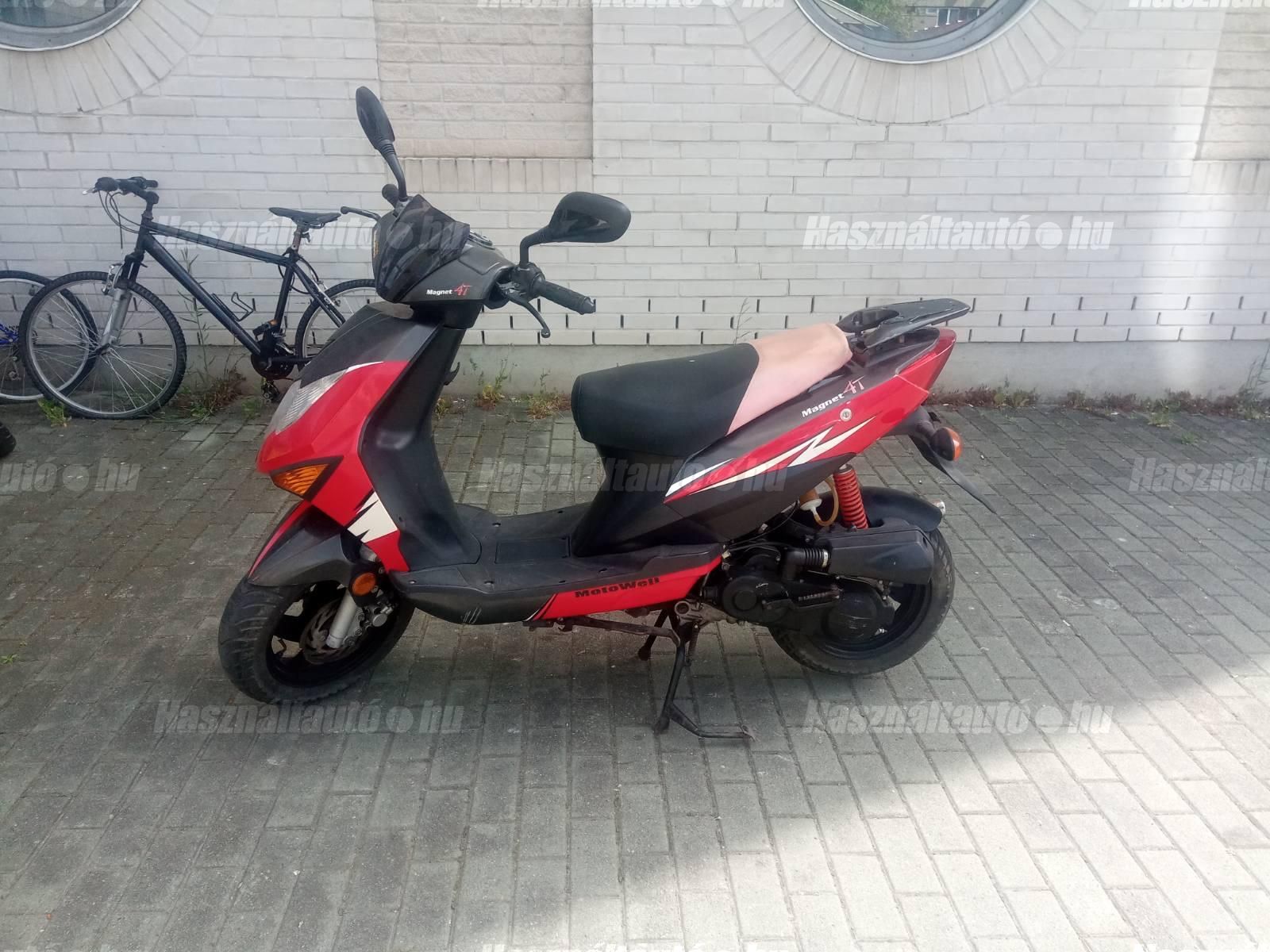 A motor bal oldala