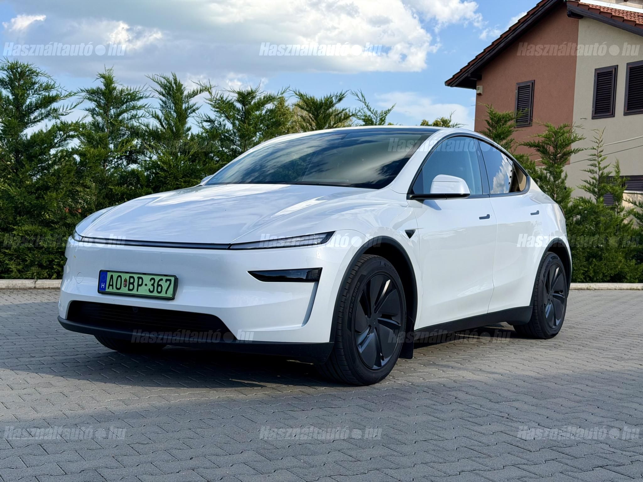 TESLA MODEL Y 2025/6 - 1