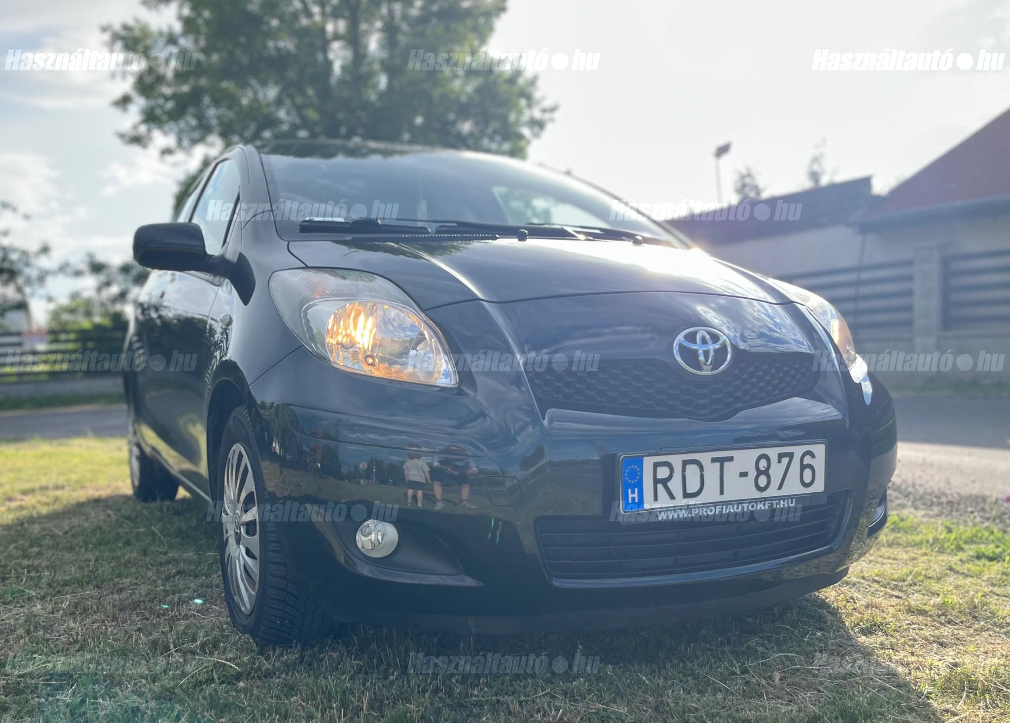 TOYOTA YARIS 2010/11 - 1