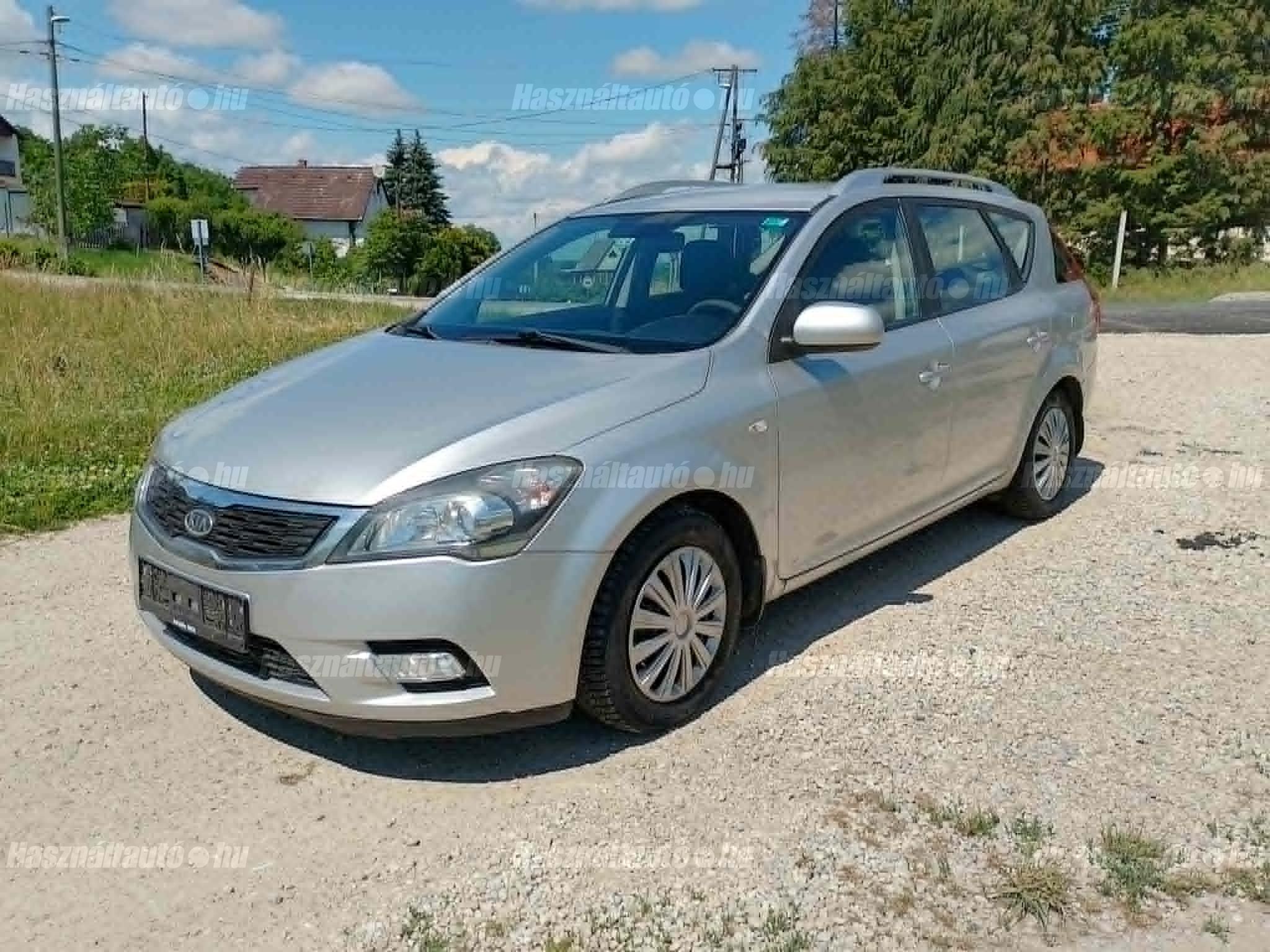 KIA CEE'D 2010 - 1