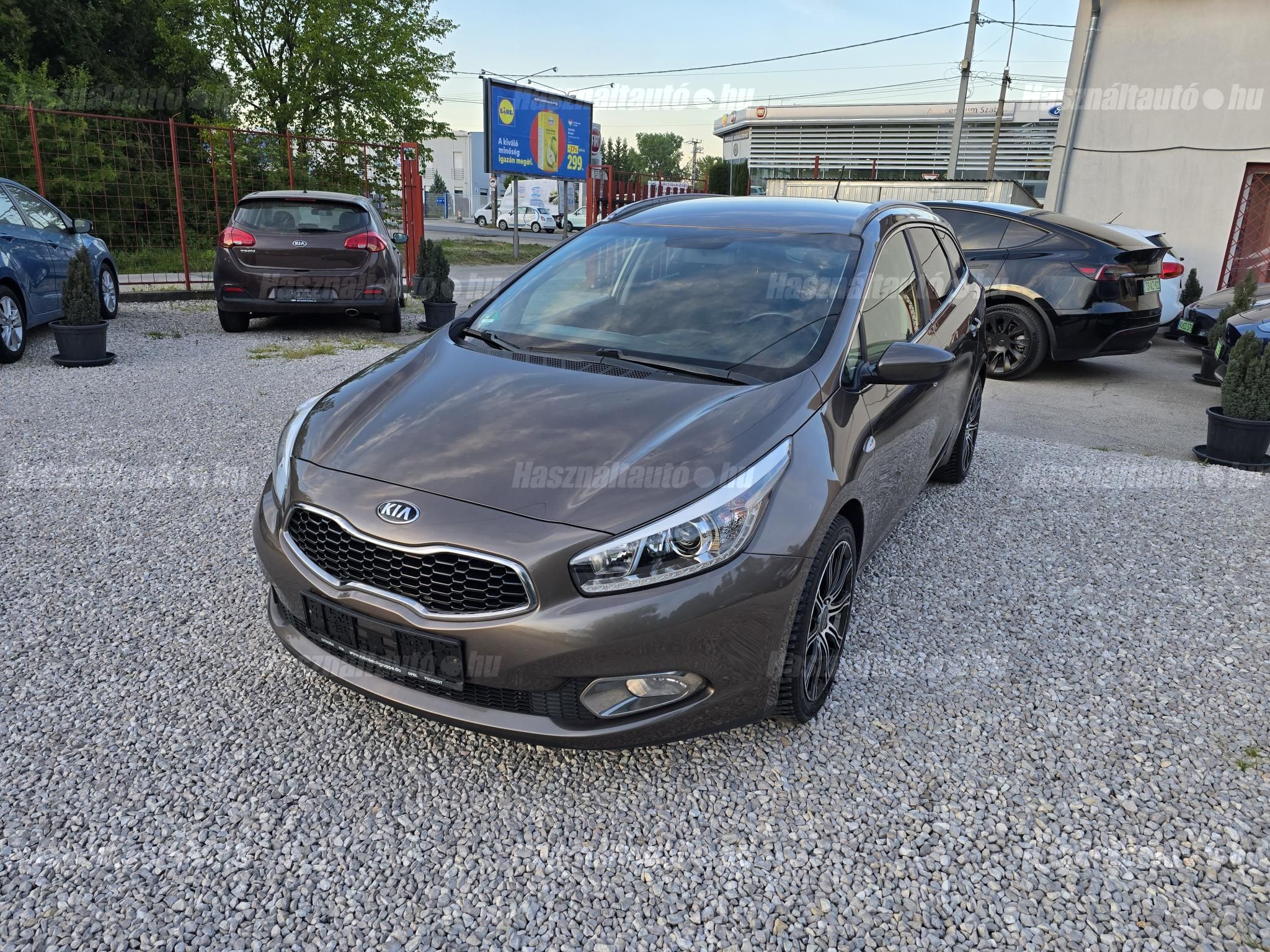 KIA CEE'D 2014/11 - 1
