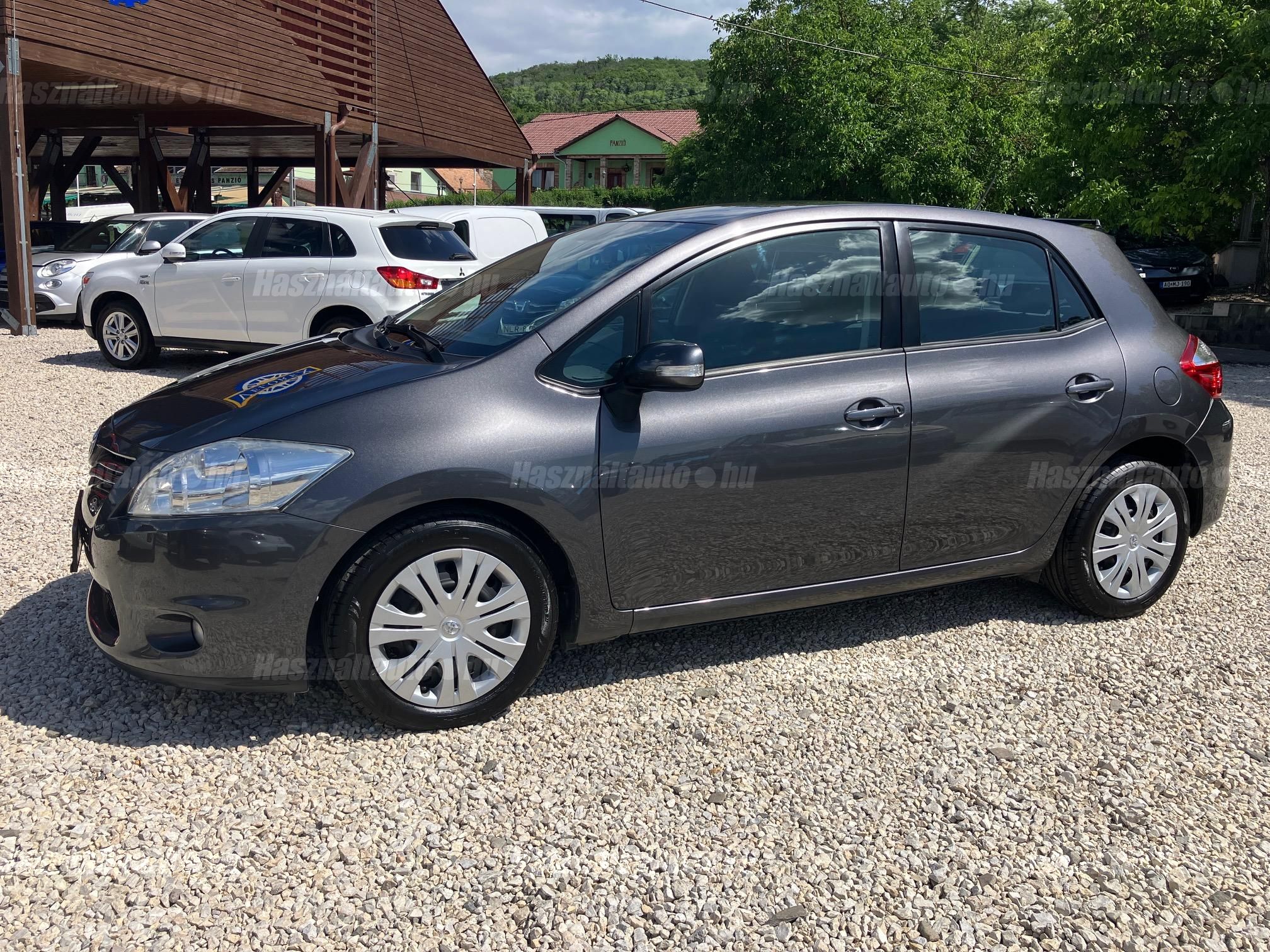 TOYOTA AURIS 2010/3 - 1
