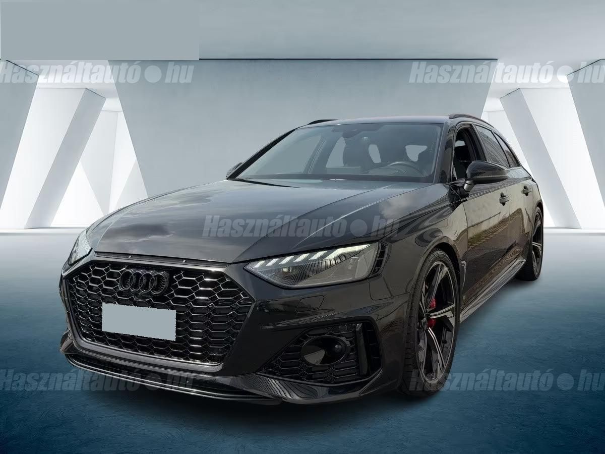 AUDI RS4 2023/2 - 1
