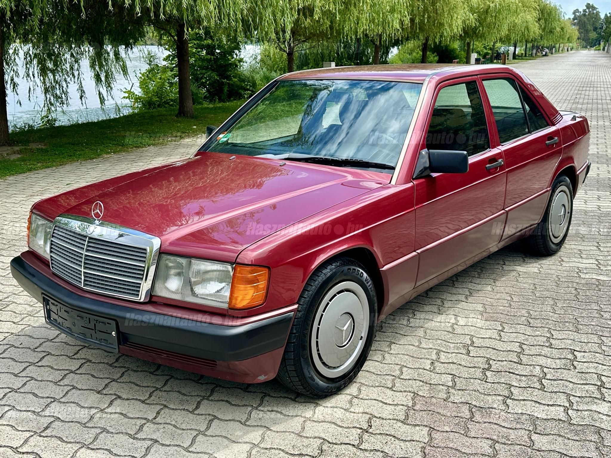 MERCEDES-BENZ 190 1990/8 - 1