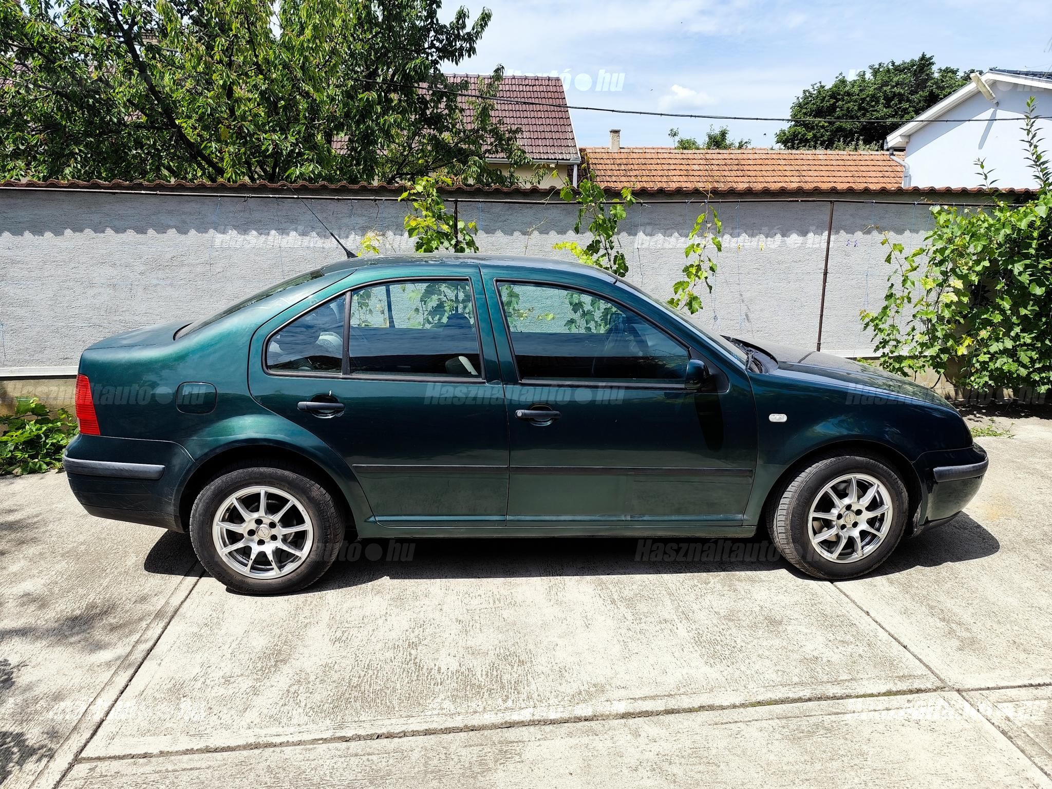 VOLKSWAGEN BORA 1999/7 - 1
