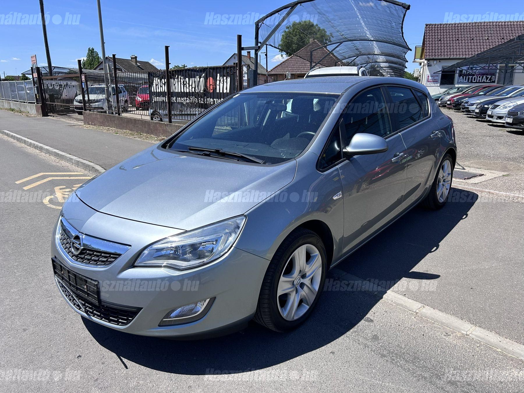 OPEL ASTRA J 2011/11 - 1