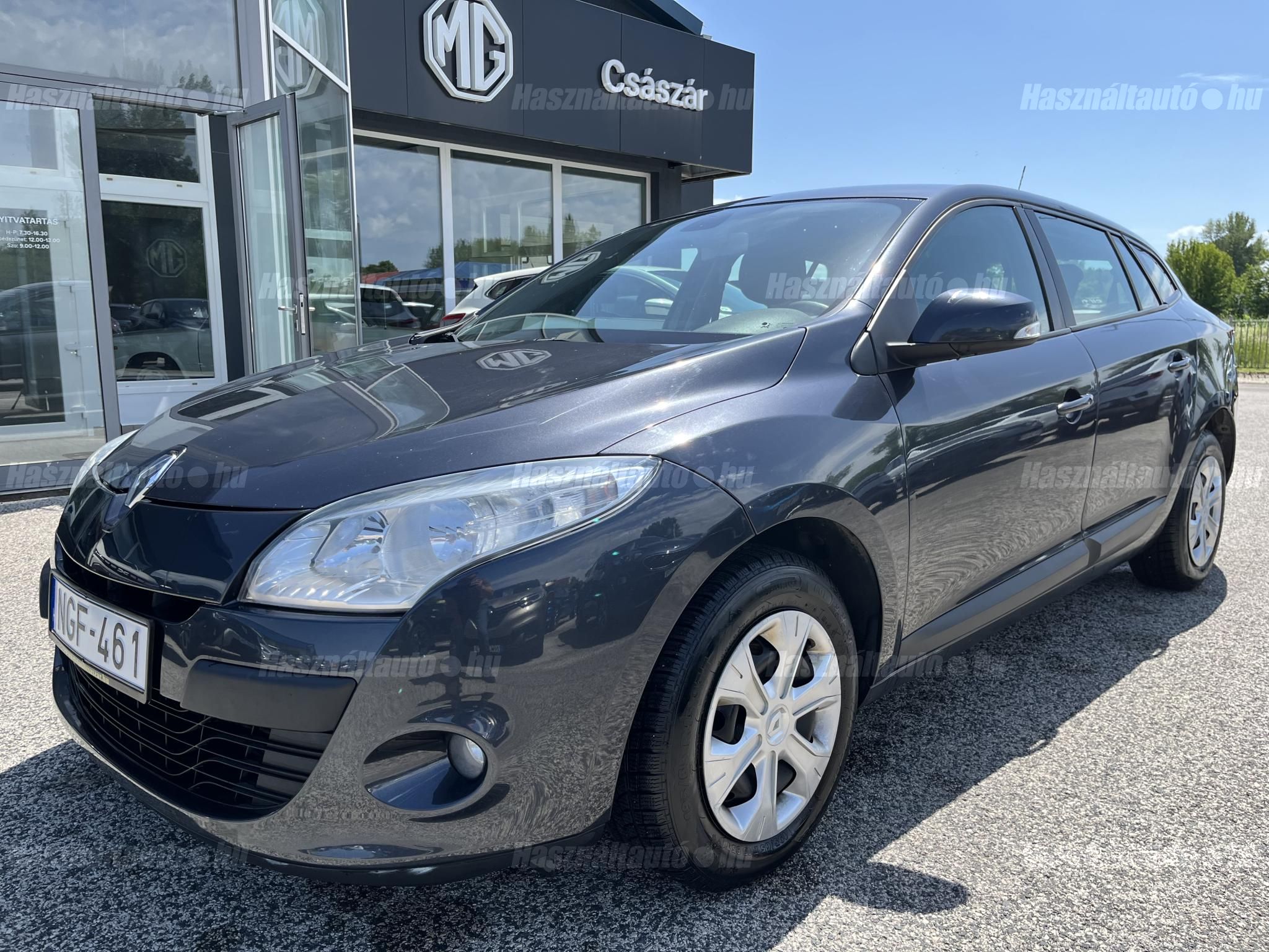 RENAULT MEGANE 2010/8 - 1