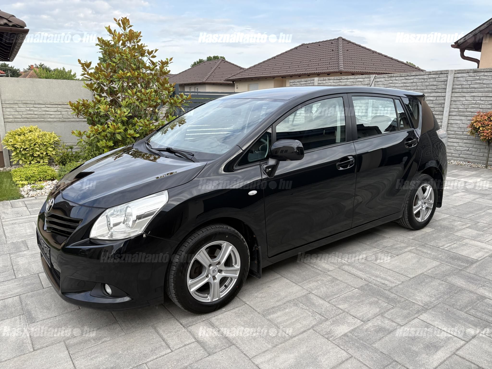 TOYOTA VERSO 2010/11 - 1