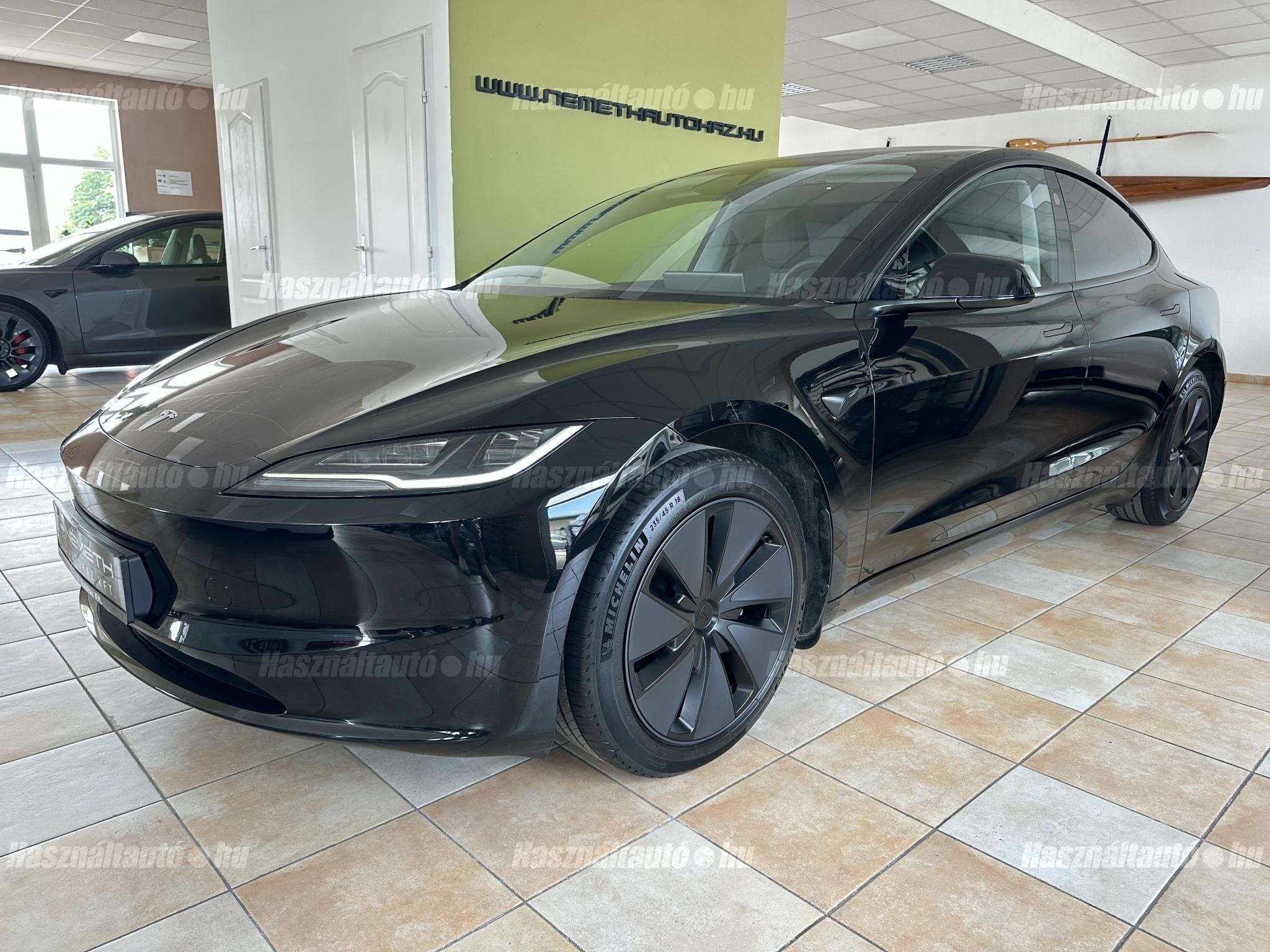 TESLA MODEL 3 2024 - 1