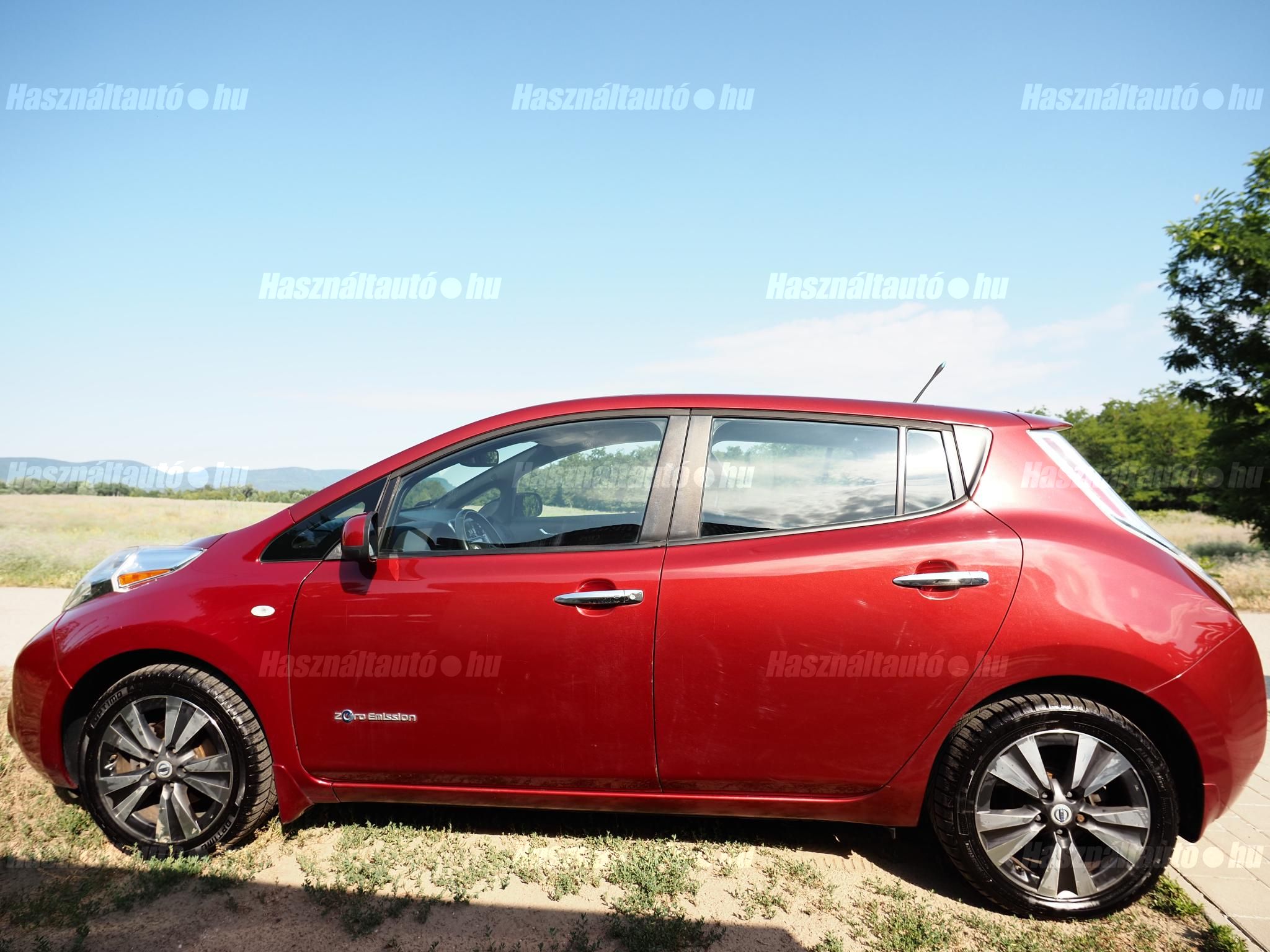 NISSAN LEAF 2013/8 - 1