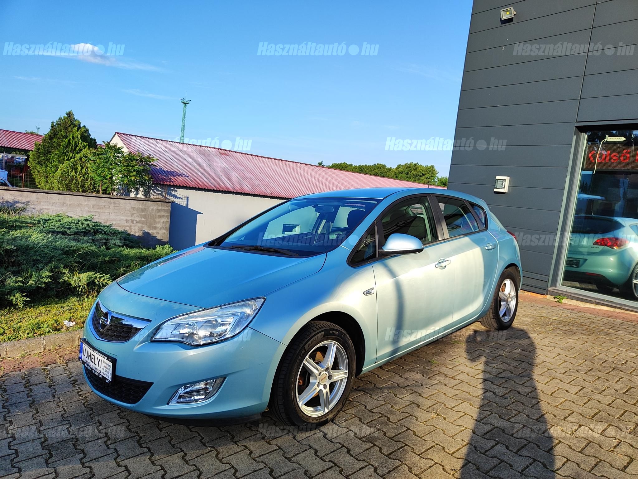 OPEL ASTRA J 2010/7 - 1